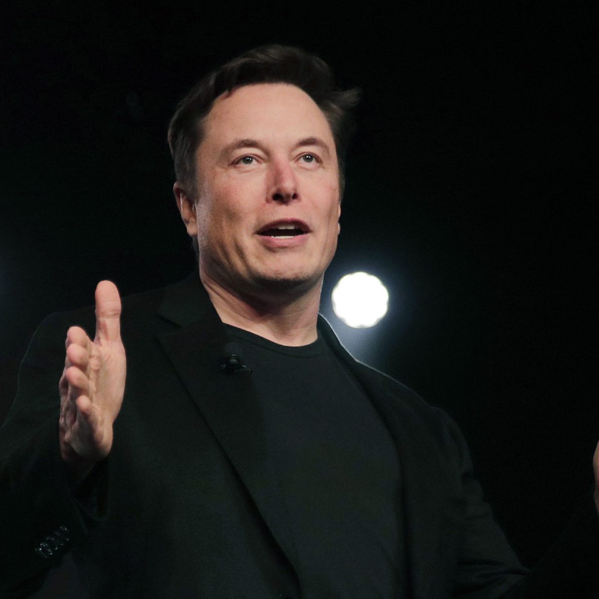 Elon Musk will Twitter doch noch kaufen.