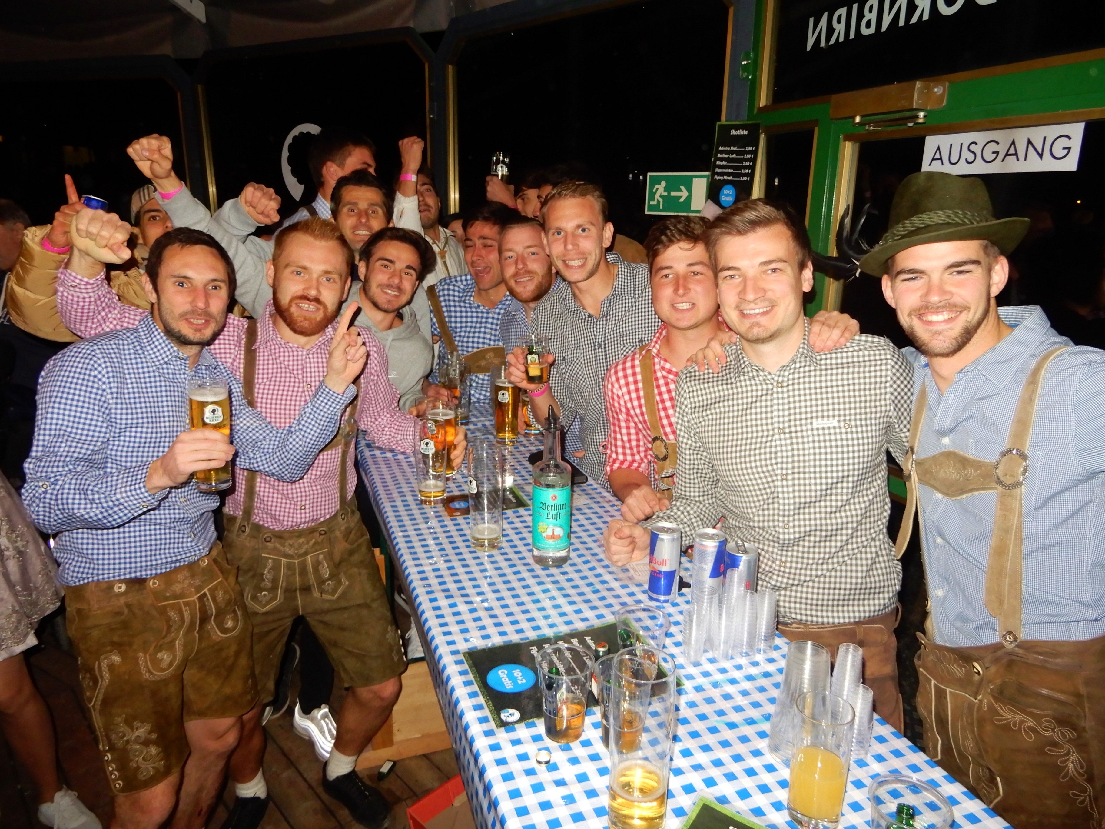Am Samstag geht es nach dem Derby im Admira-Mohren-Pilz wieder beim legendären Oktoberfest rund. Am Samstag geht es nach dem Derby im Admira-Mohren-Pilz wieder beim legendären Oktoberfest rund.