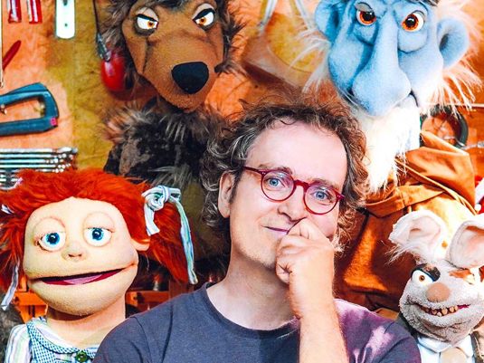 Handpuppenspiel für Erwachsene: Olaf Möller spielt Lady Ragnell ...