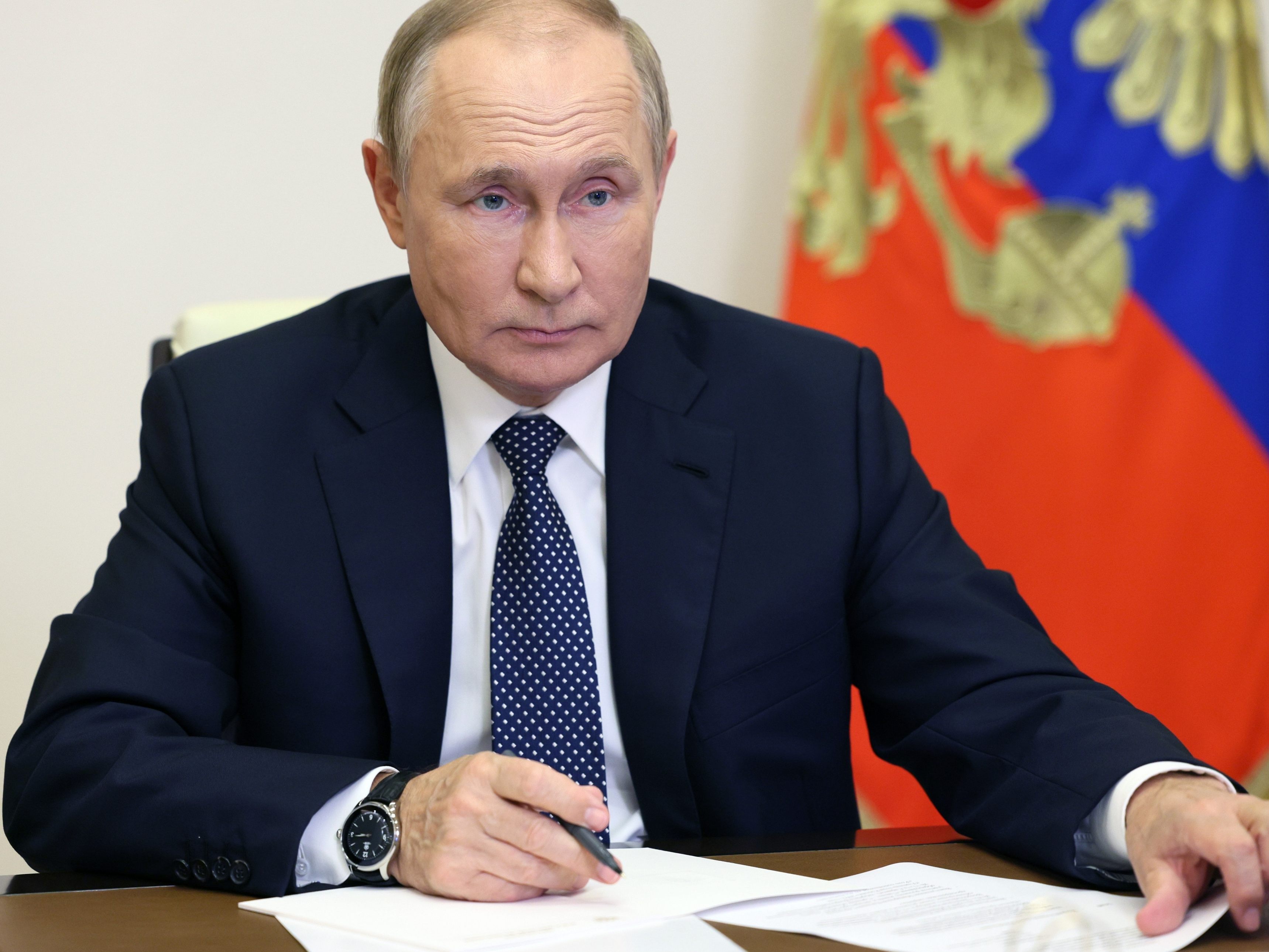 Putin ordnet eine russische Verwaltung für das AKW Saporischschja an. Putin ordnet eine russische Verwaltung für das AKW Saporischschja an.