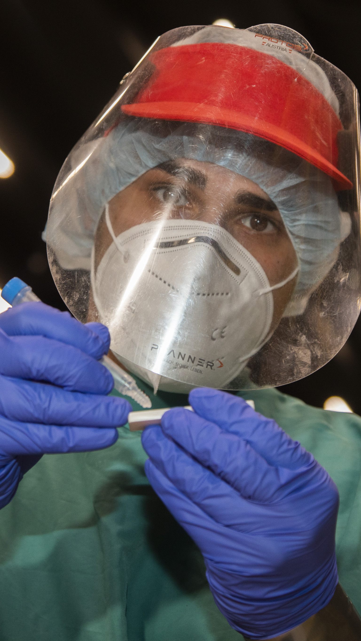 Die Zahl der täglichen Neuinfektionen in Vorarlberg liegt weiter im mittleren dreistelligen Bereich.