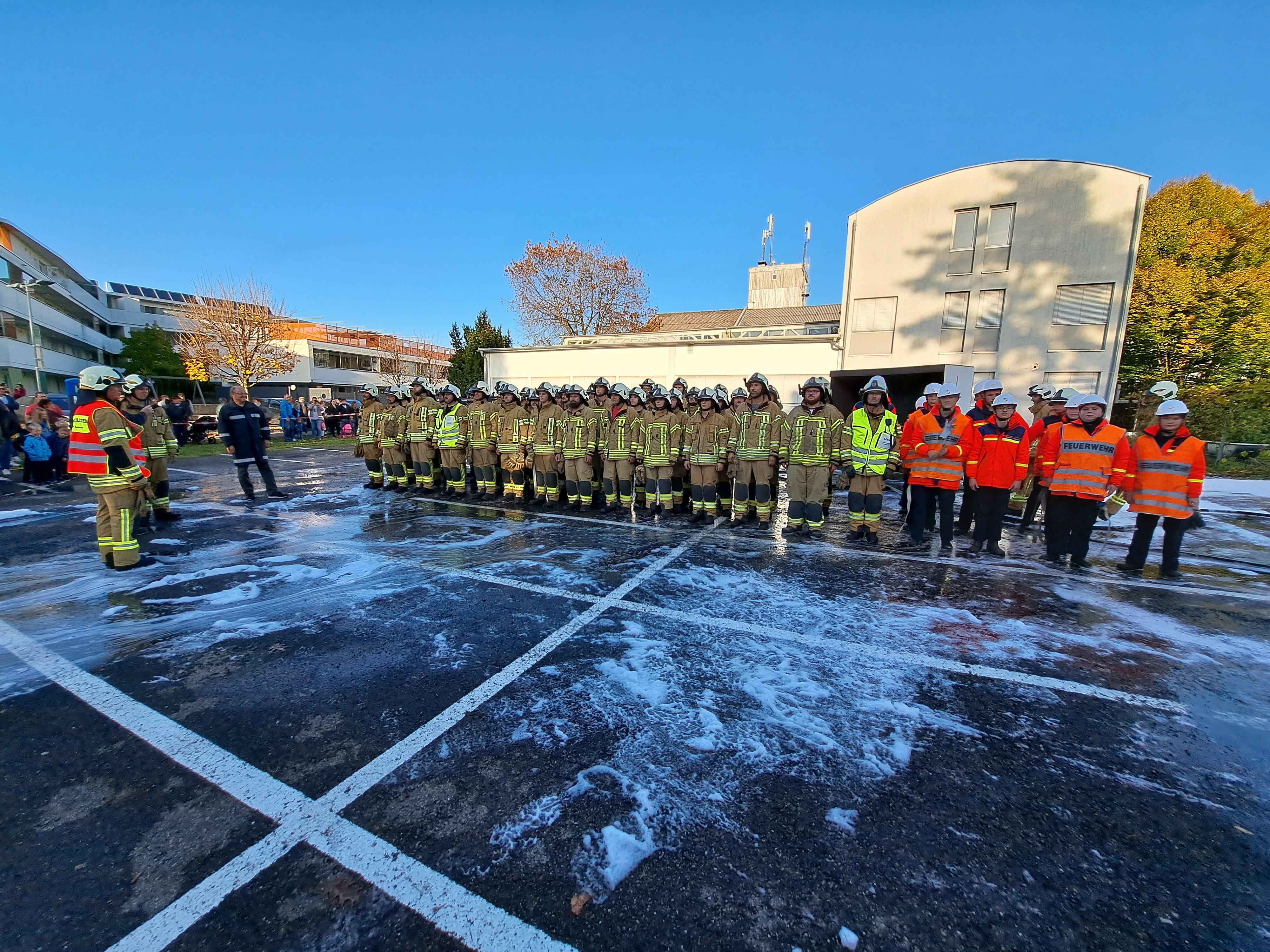 Übungsbesprechung bei der Jahresabschlussübung der FF Lauterach Übungsbesprechung bei der Jahresabschlussübung der FF Lauterach