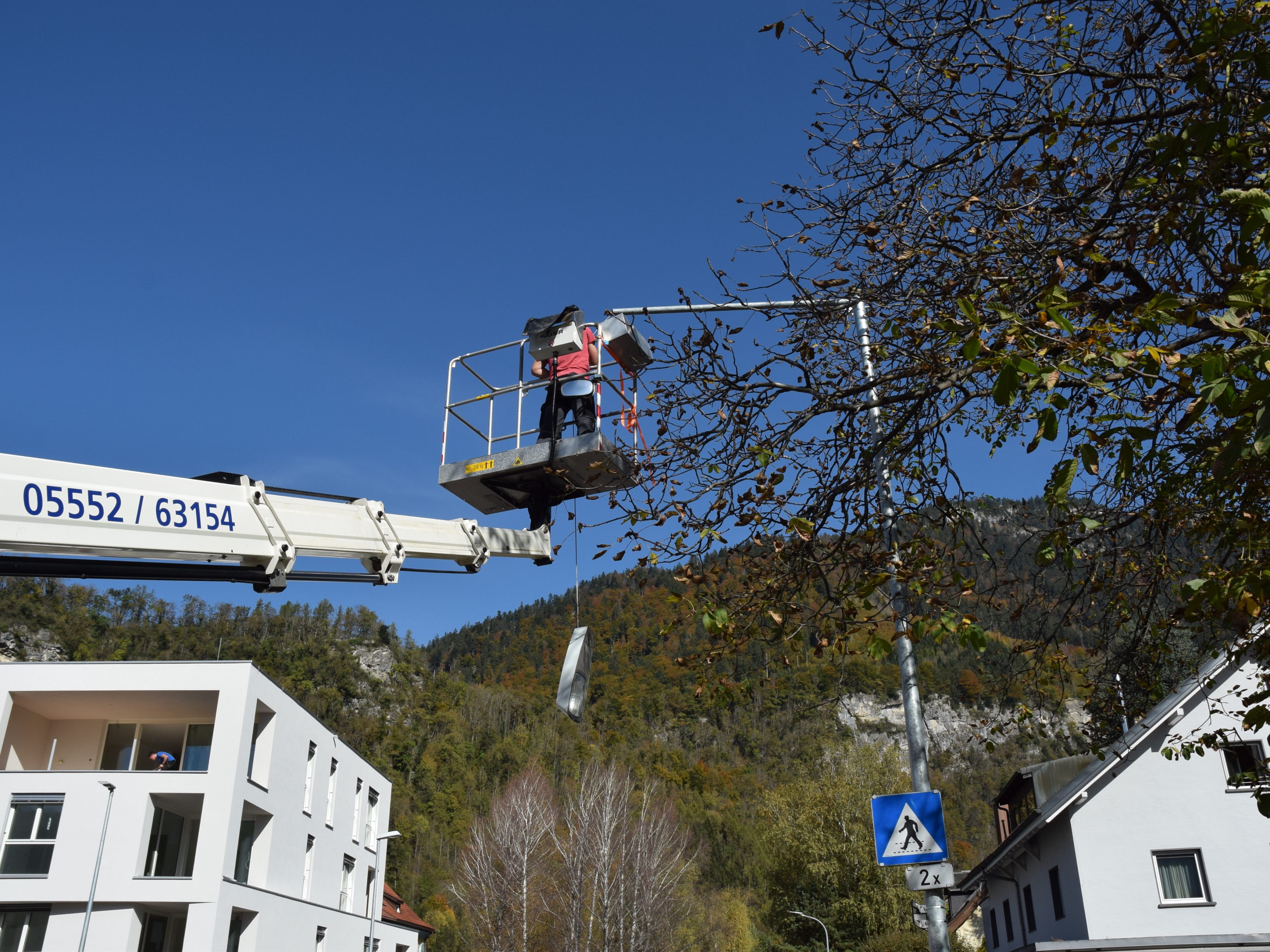 Die LED-Beleuchtung wird derzeit im Bereich Unterstein installiert. Die LED-Beleuchtung wird derzeit im Bereich Unterstein installiert.