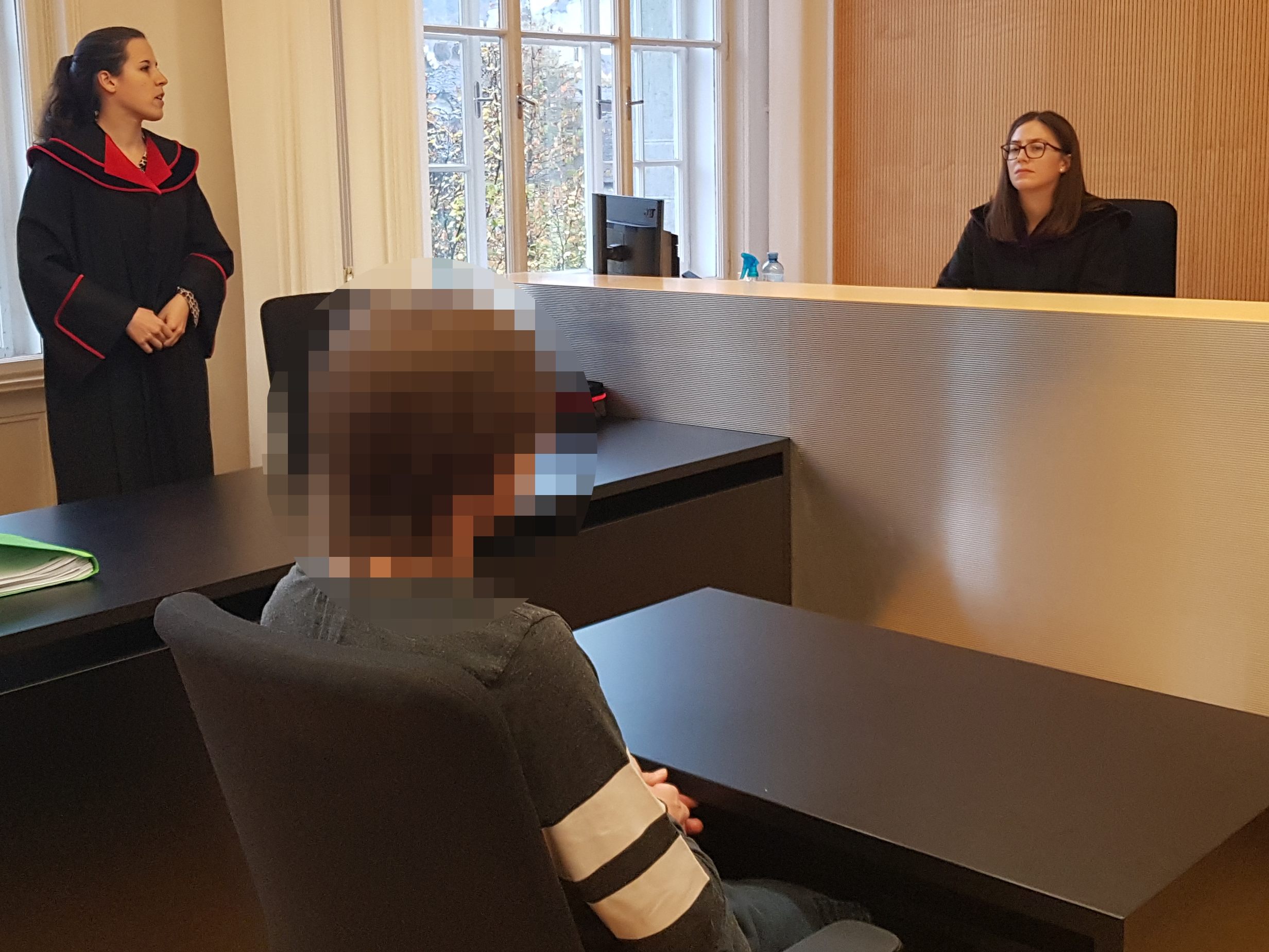 Der Angeklagte im Gerichtssaal von Richter Martin Mitteregger.