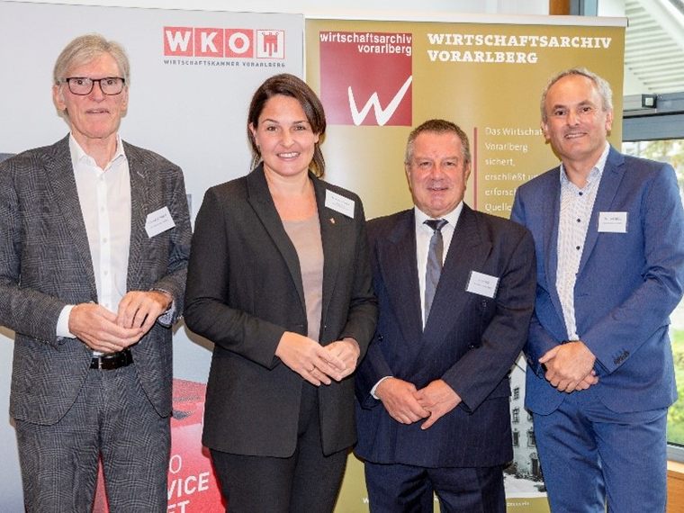 v.l.n.r. Wirtschaftskammerpräsident Wilfried Hopfner, Landtags-Vizepräsidentin Monika Vonier, Vorsitzender des Wirtschaftsarchivs Arno Fitz und Geschäftsführer des Wirtschaftsarchivs Gerhard Siegl. v.l.n.r. Wirtschaftskammerpräsident Wilfried Hopfner, Landtags-Vizepräsidentin Monika Vonier, Vorsitzender des Wirtschaftsarchivs Arno Fitz und Geschäftsführer des Wirtschaftsarchivs Gerhard Siegl.