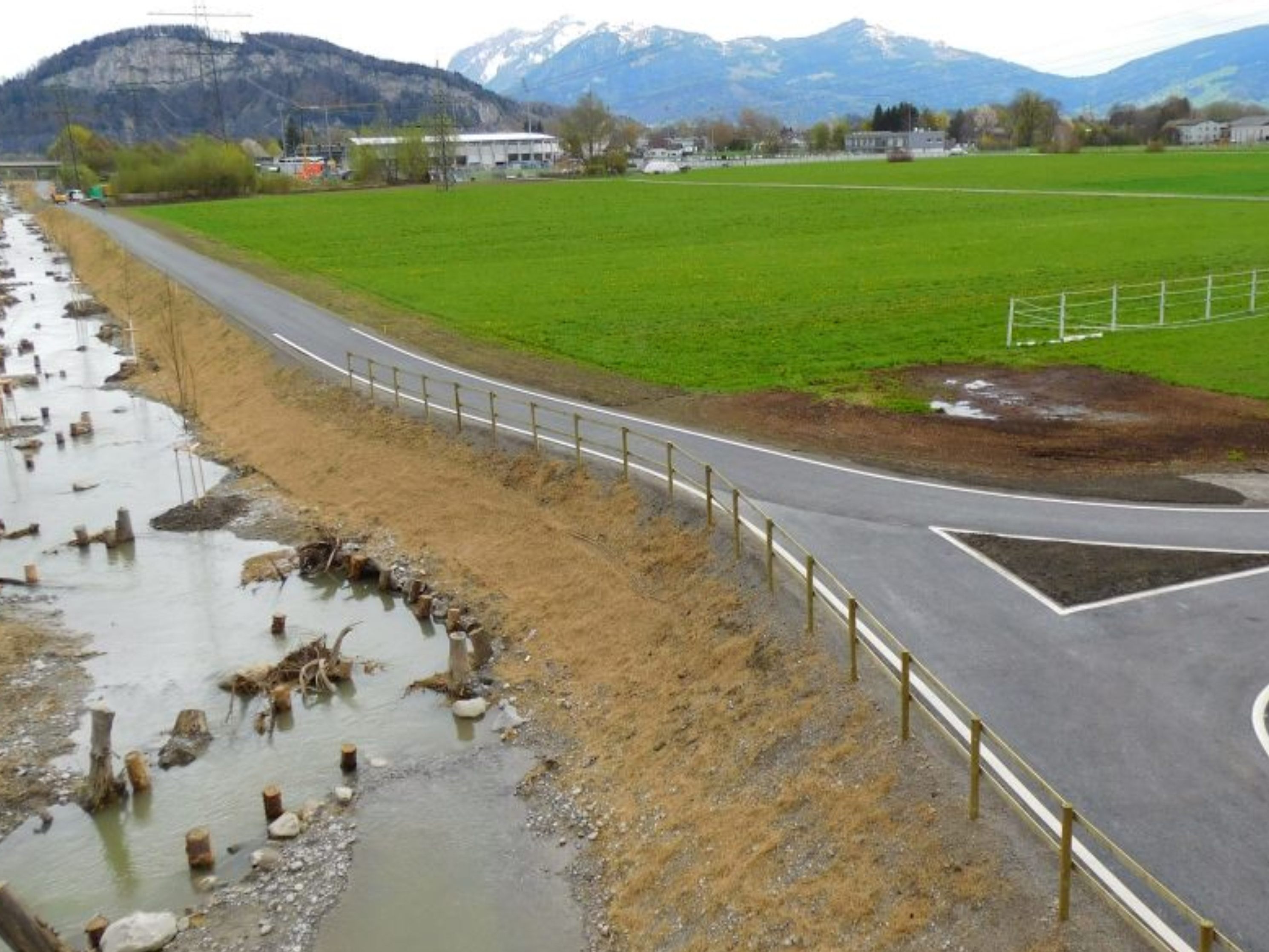 Bei der e5-Zertifizierung überzeugte Altach auch mit der Renaturierung des Emmebachs und der Umsetzung der Fahrradstraße Bei der e5-Zertifizierung überzeugte Altach auch mit der Renaturierung des Emmebachs und der Umsetzung der Fahrradstraße