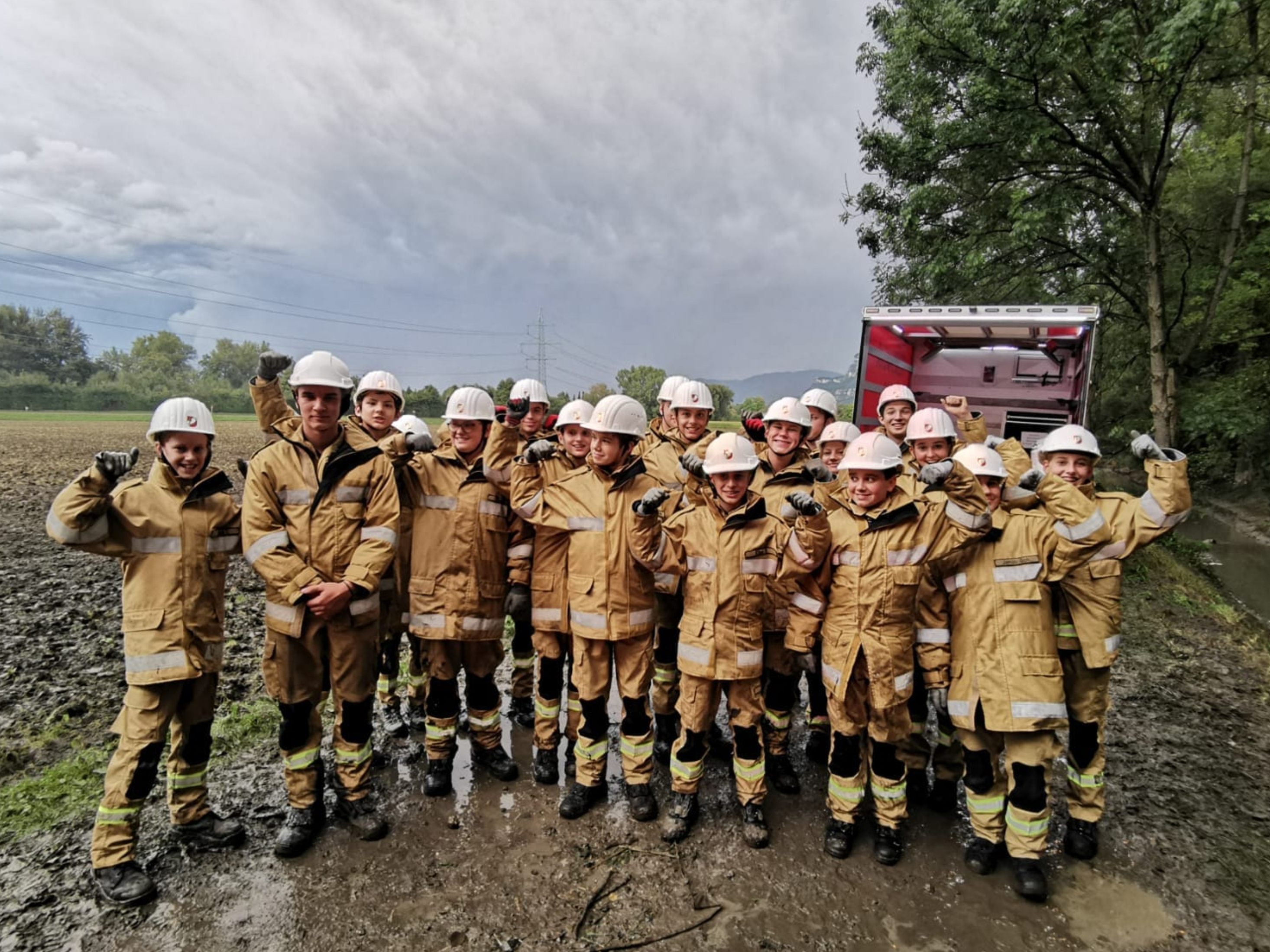 Auch die Altacher Feuerwehrjugend startete nach der Sommerpause wieder mit dem Probebetrieb Auch die Altacher Feuerwehrjugend startete nach der Sommerpause wieder mit dem Probebetrieb
