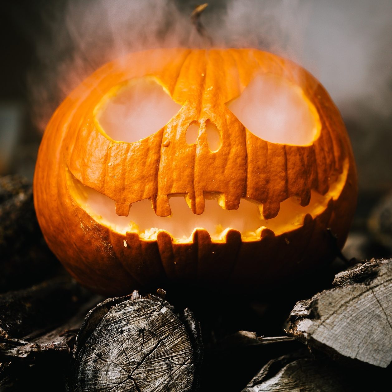 Mit diesen Tipps beeindruckst du zu Halloween deine Gäste.