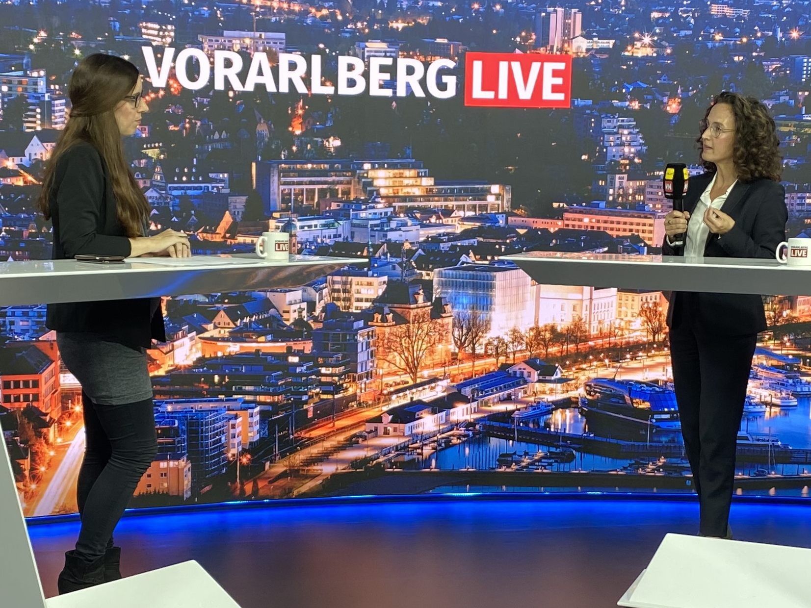 Birgit Entner-Gerhold im Gespräch mit Eva Hammerer. Birgit Entner-Gerhold im Gespräch mit Eva Hammerer.