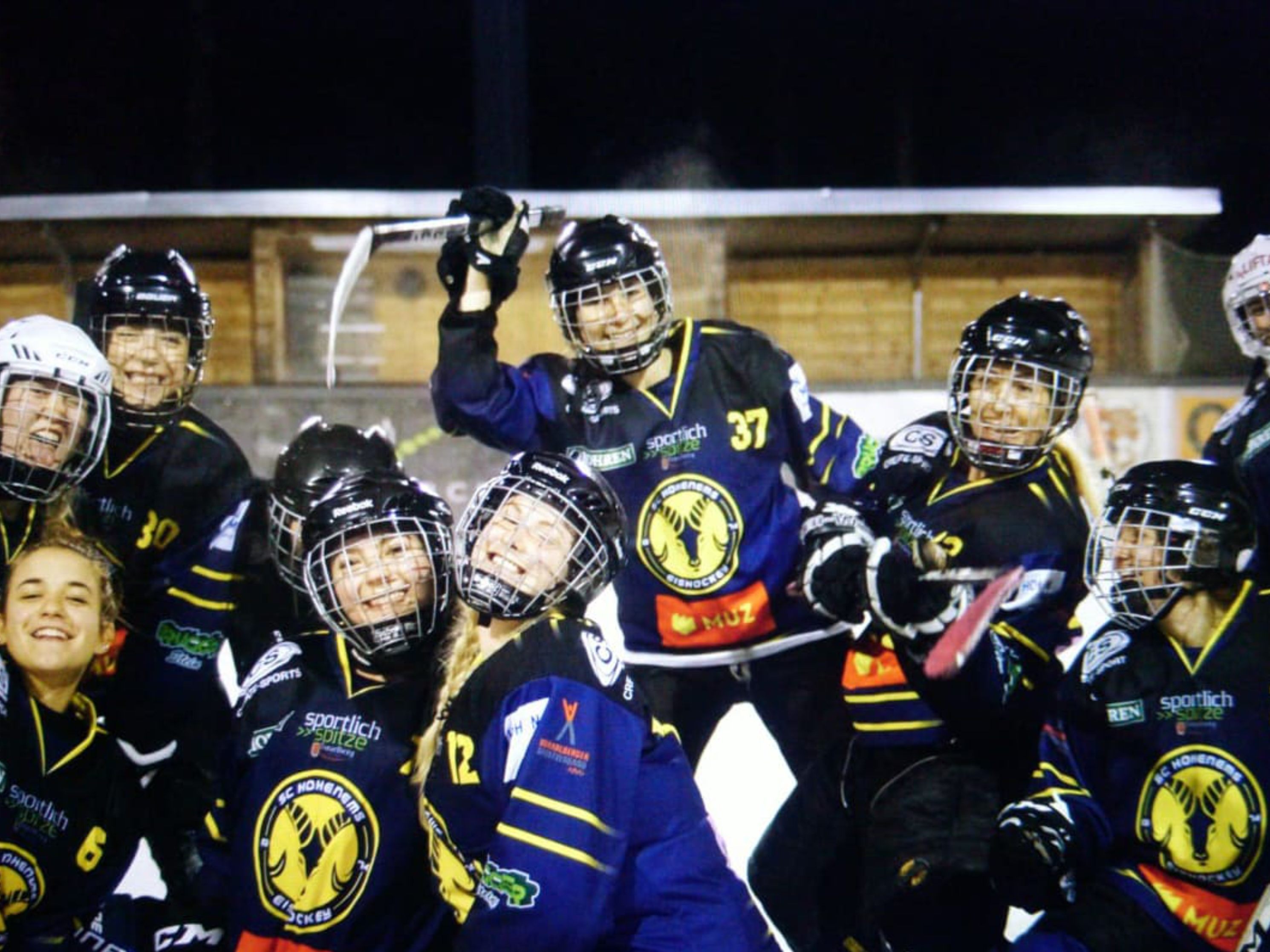 Das Damenteam des SC SAMINA Hohenems startet ins Abenteuer zweite österreichische Damen-Eishockey-Bundesliga Das Damenteam des SC SAMINA Hohenems startet ins Abenteuer zweite österreichische Damen-Eishockey-Bundesliga