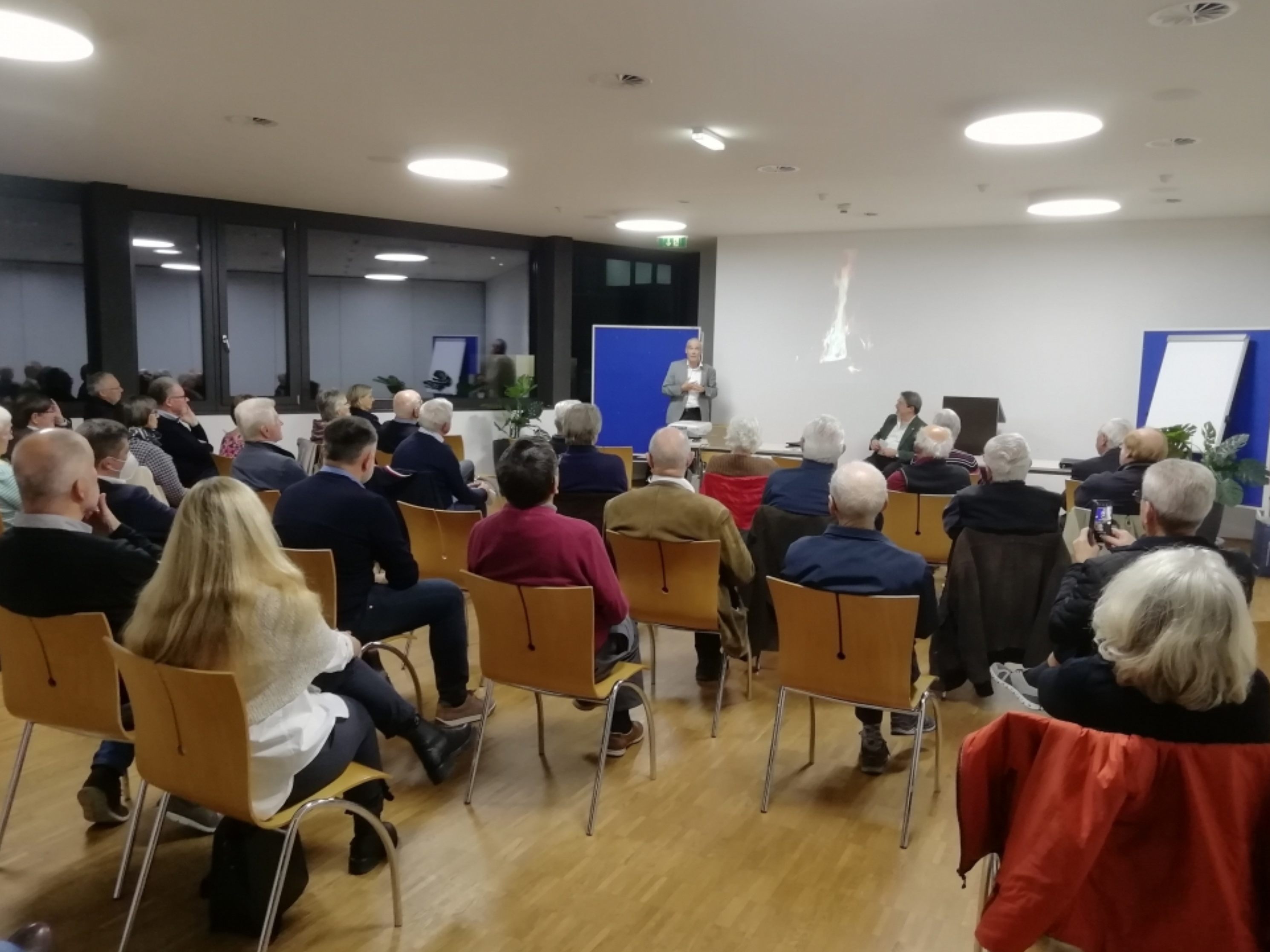 Beim Kamingespräch am 8. November ist Alt-Landeshauptmann Herbert Sausgruber in Götzis zu Gast Beim Kamingespräch am 8. November ist Alt-Landeshauptmann Herbert Sausgruber in Götzis zu Gast