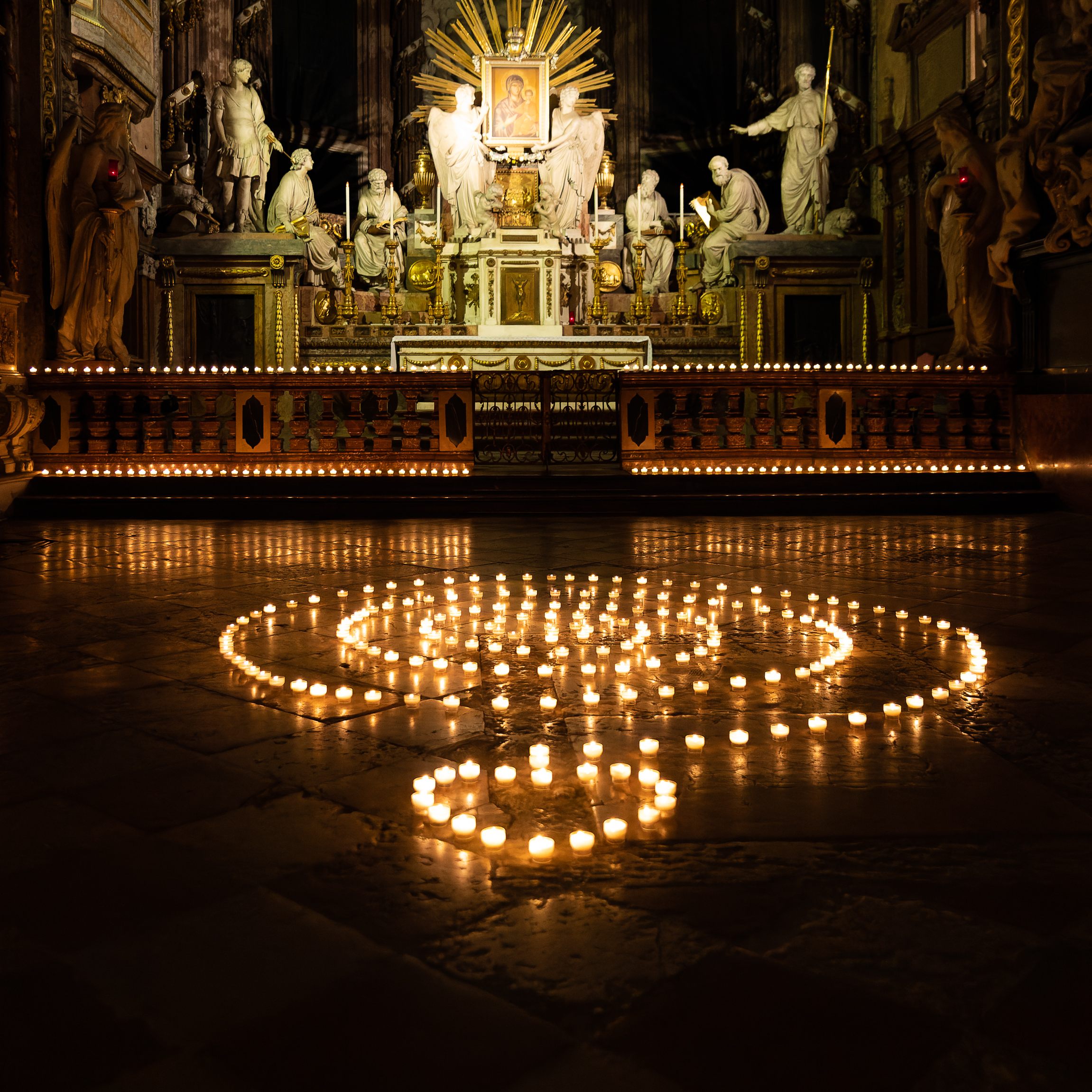 Am 31. Oktober laden viele Kirchen der Erzdiözese Wien zum Lichterabend am Vorabend des Allerheiligen-Festes ein.