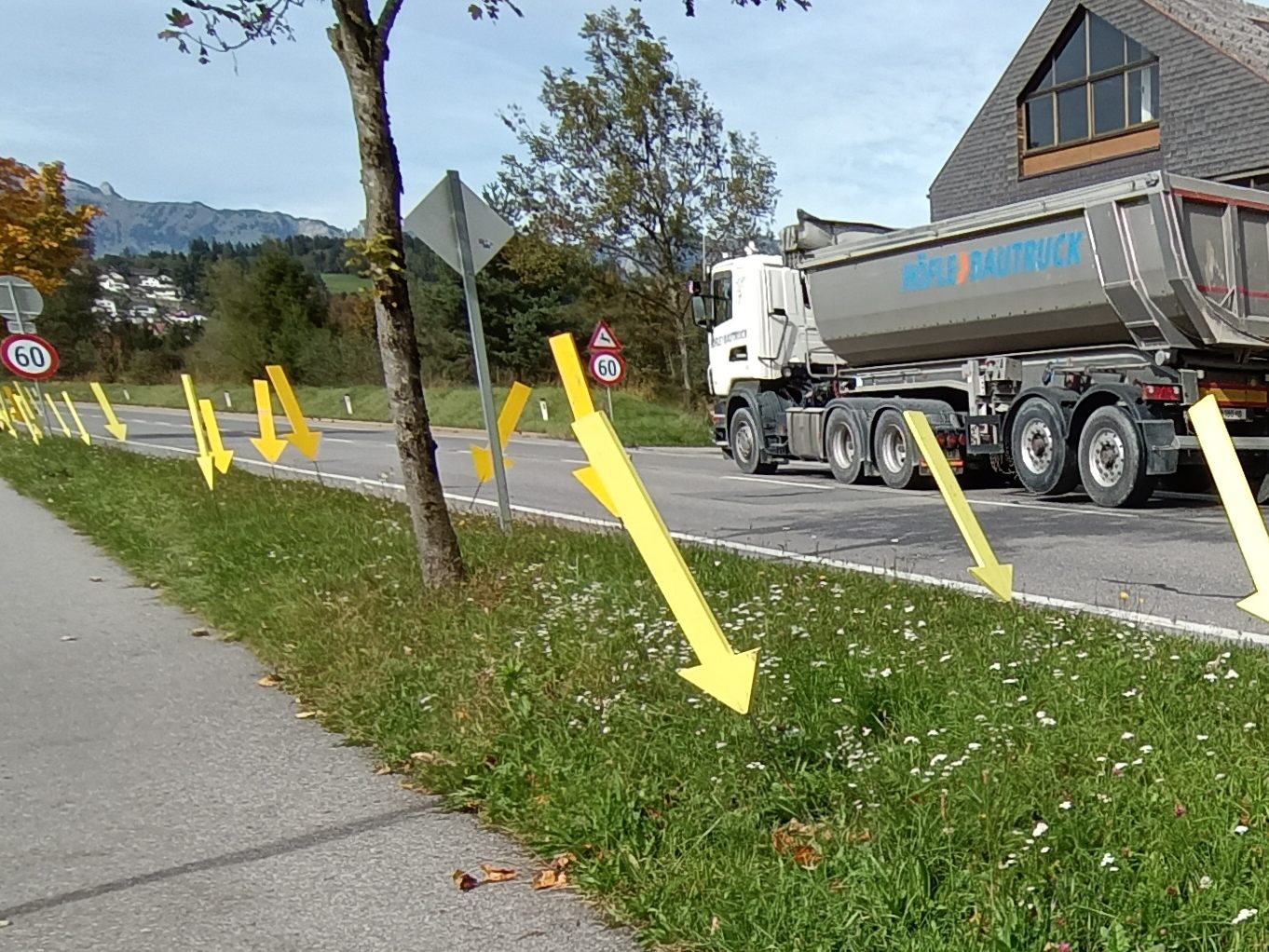 Am Ortsausgang ist die achtlose Entsorgung von Müll besonders häufig. Am Ortsausgang ist die achtlose Entsorgung von Müll besonders häufig.