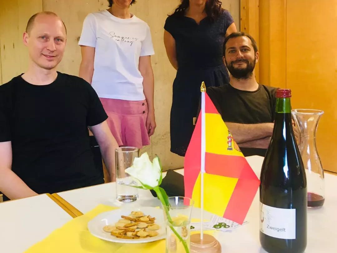 Der Spanisch-Tisch im Sprachencafé Wolfurt erfreut sich großer Beliebtheit Der Spanisch-Tisch im Sprachencafé Wolfurt erfreut sich großer Beliebtheit