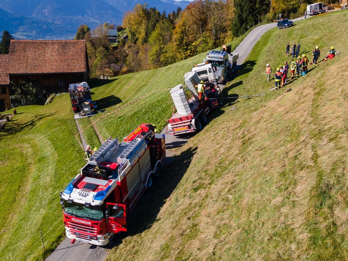 Lkw-Bergung in Thüringerberg.