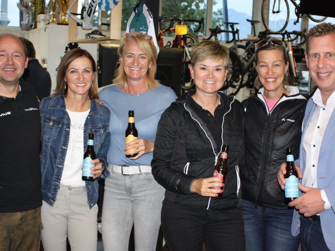 Bernhard Heinzle, Doris Meier, Nicole vom Radhaus, Karin, Andrea Deutschl, Johannes Kofler feierten den erfolgreichen Saisonabschluss vom Radteam Vorarlberg.