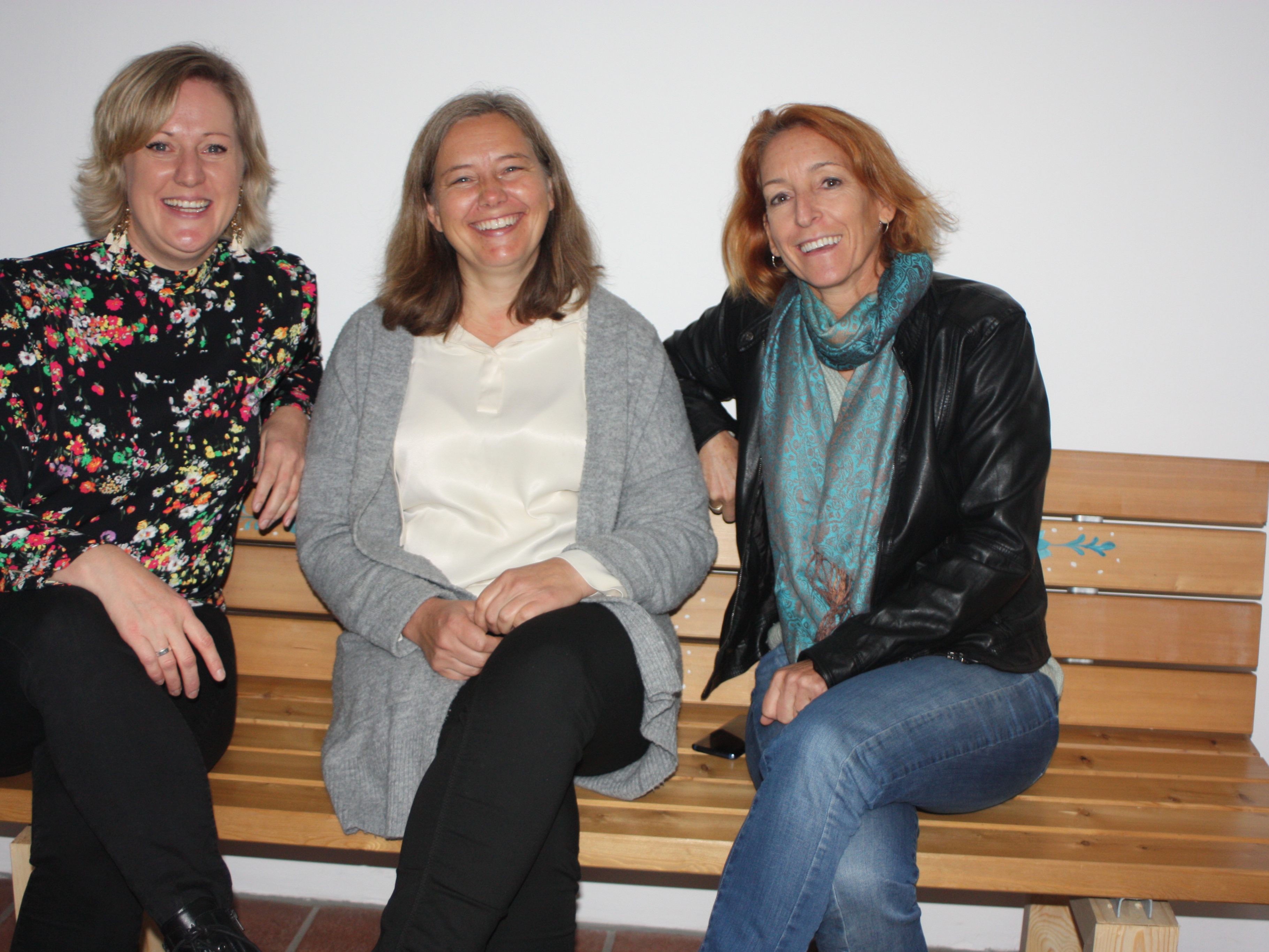 Die beiden Initiatoren: Sabrina Ganahl und Manuela Marte mit LEADER GF Karen Schillig im Smalltalk.