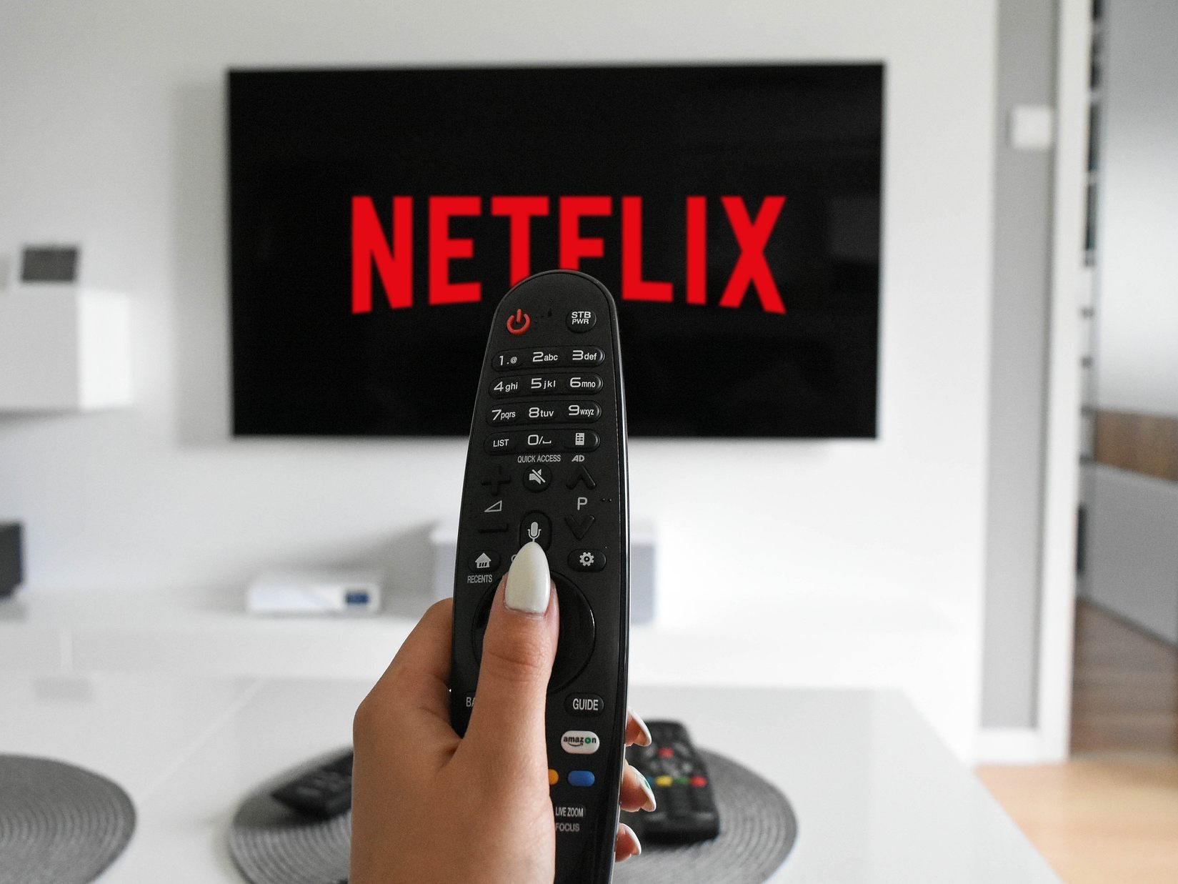 Netflix-Kunden sollen bei Account-Sharing ab 2023 zur Kasse gebeten werden. Netflix-Kunden sollen bei Account-Sharing ab 2023 zur Kasse gebeten werden.