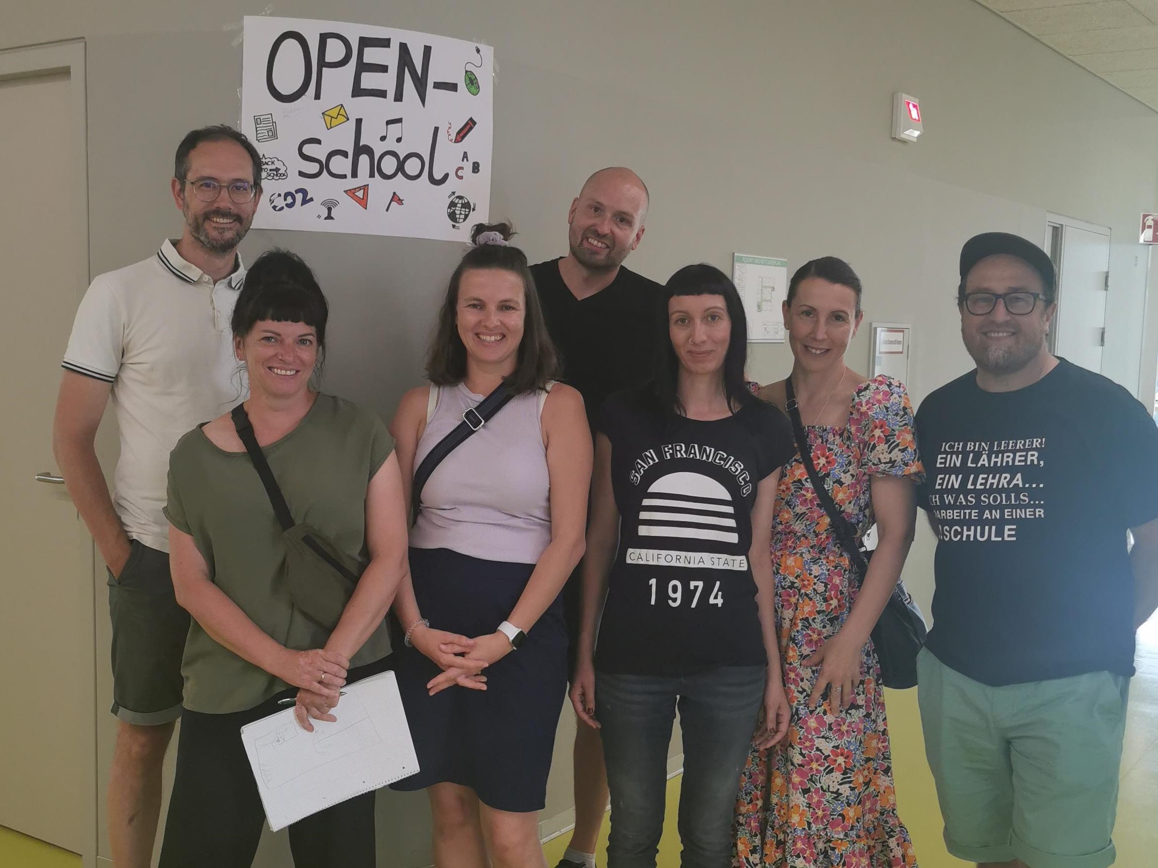 Zu Besuch in Wien bei Markus Haider (l) von OPENschool: Miriam Rümmele, Sabine Bechter, Achim Kirschner, Melanie Marte, Andrea Braun, Carlos Carrasco Gonzalez. Zu Besuch in Wien bei Markus Haider (l) von OPENschool: Miriam Rümmele, Sabine Bechter, Achim Kirschner, Melanie Marte, Andrea Braun, Carlos Carrasco Gonzalez.