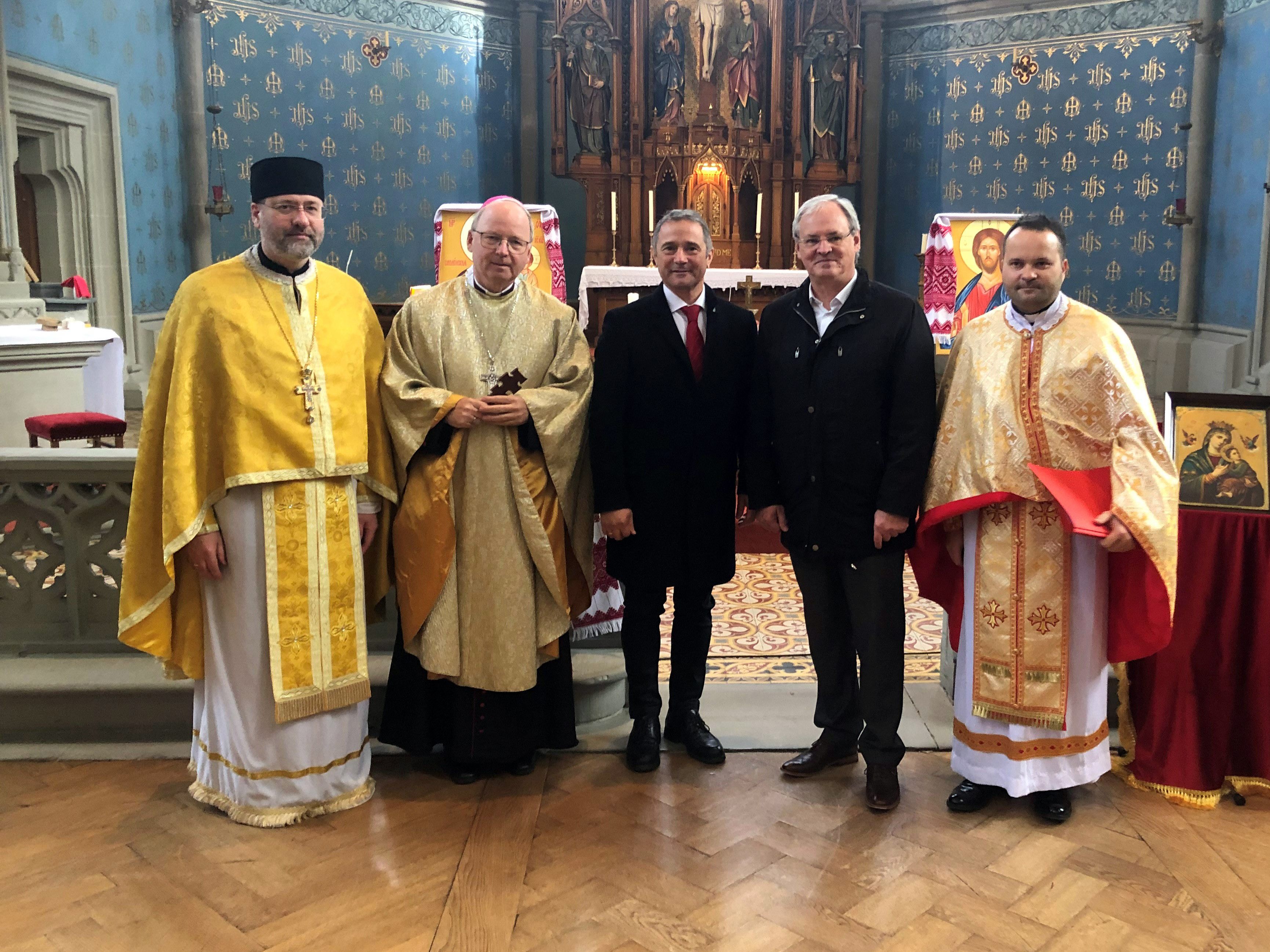 Hauptzelebrant Yuriy Kolasa, Bischof Benno Elbs, Nationalratsabgeordneter Norbert Sieber, Landtagspräsident Harald Sonderegger und Priester Vasyl Demchuk. Hauptzelebrant Yuriy Kolasa, Bischof Benno Elbs, Nationalratsabgeordneter Norbert Sieber, Landtagspräsident Harald Sonderegger und Priester Vasyl Demchuk.