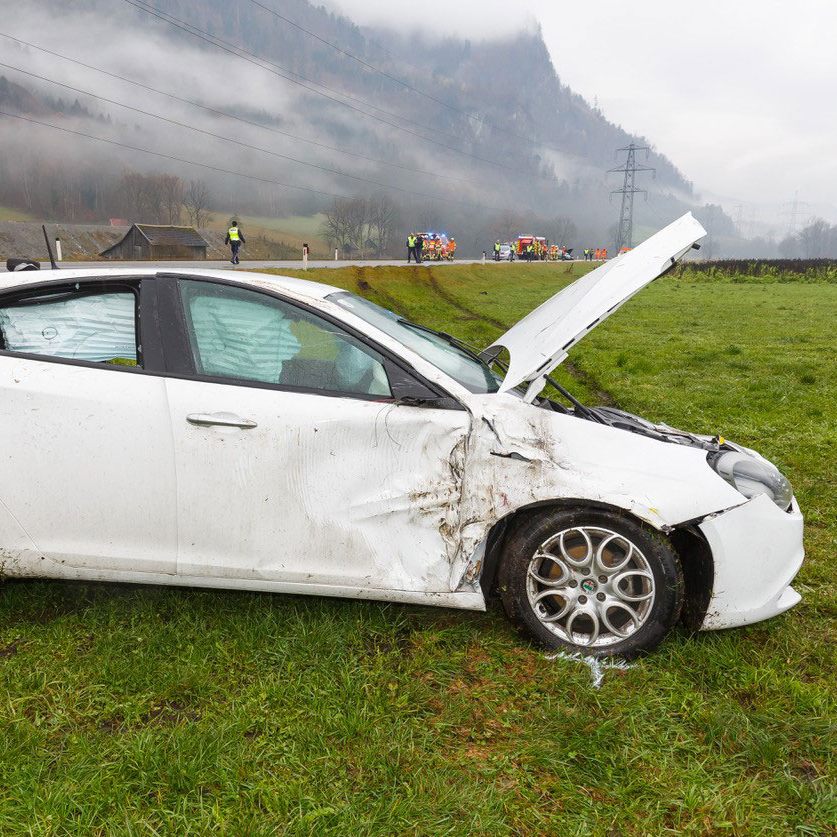 Frontalzusammenstoß zweier Pkw auf der L190 in Nüziders.