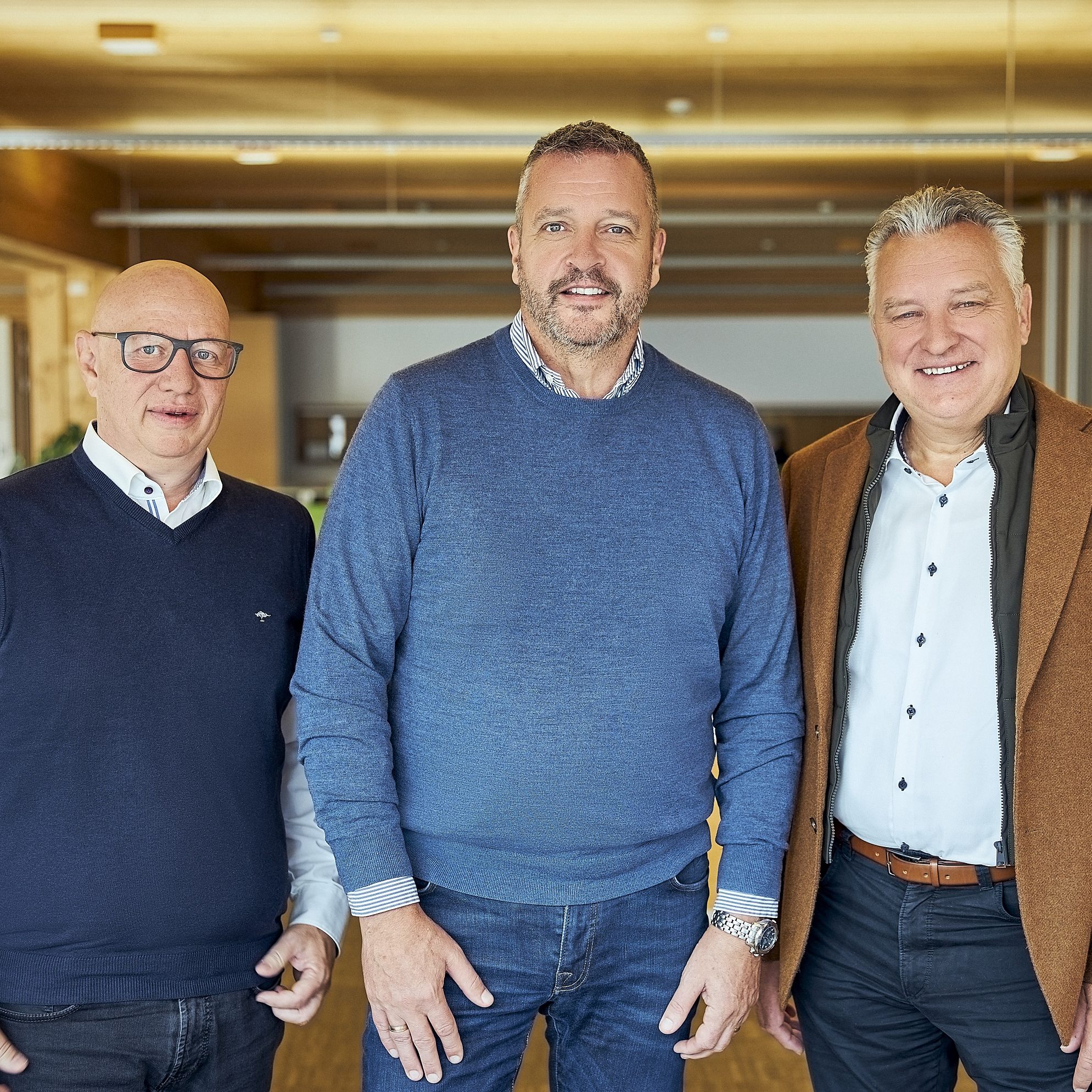 High-Tech-Unternehmen 1zu1 und Eigentümer Prototal streben im kommenden Jahr 10 Prozent Wachstum für Dornbirn an. Der gruppenweite Umsatz soll bis 2025 verdoppelt werden. Im Bild (v. l. n. r.): Hannes Hämmerle (Geschäftsführer 1zu1), Jan Löfving (CEO Prototal) und Wolfgang Humml (Geschäftsführer 1zu1).