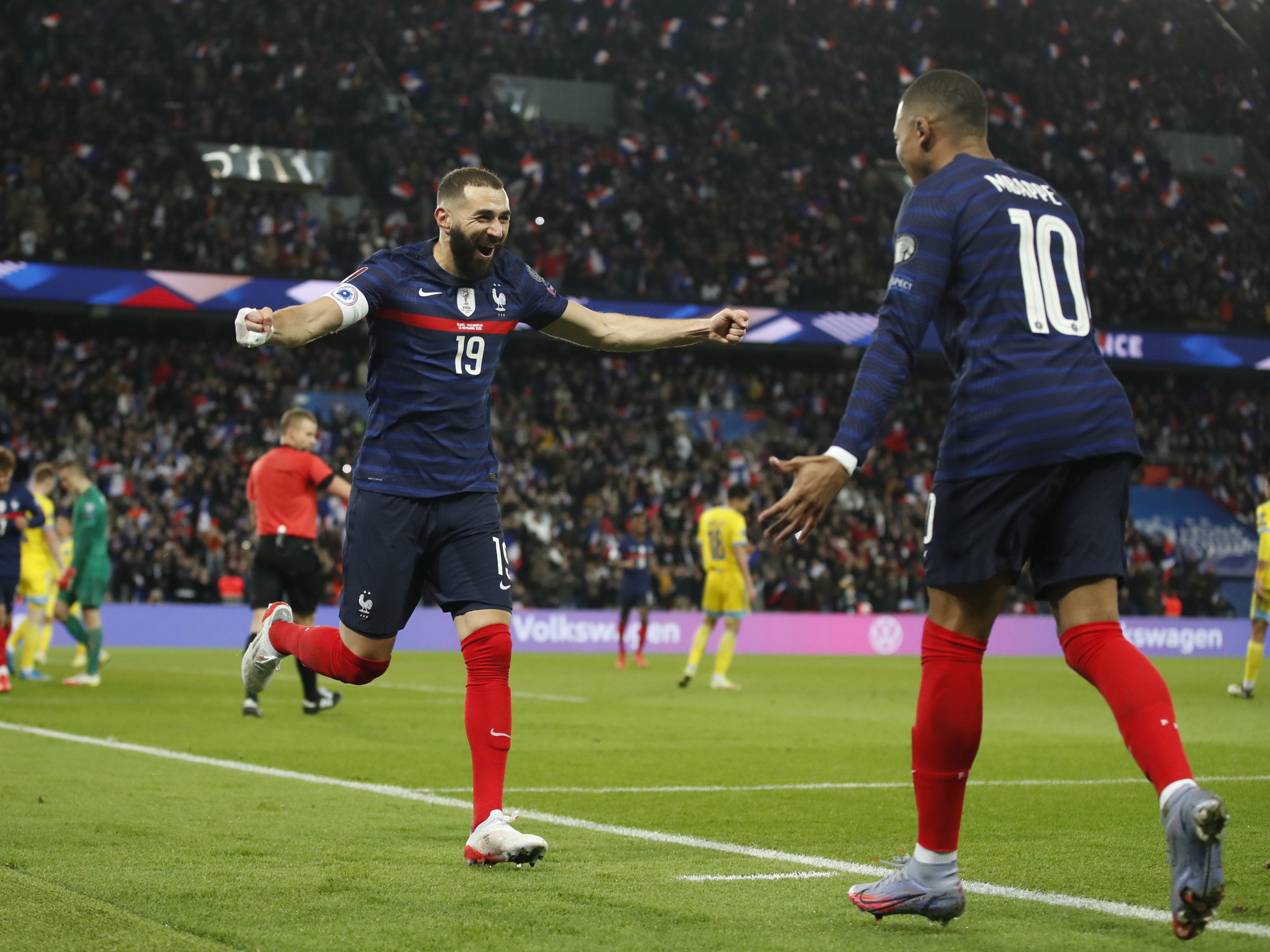 Benzema und Mbappe sind zwei der Stars der Fußball-WM 2022 in Katar. Benzema und Mbappe sind zwei der Stars der Fußball-WM 2022 in Katar.