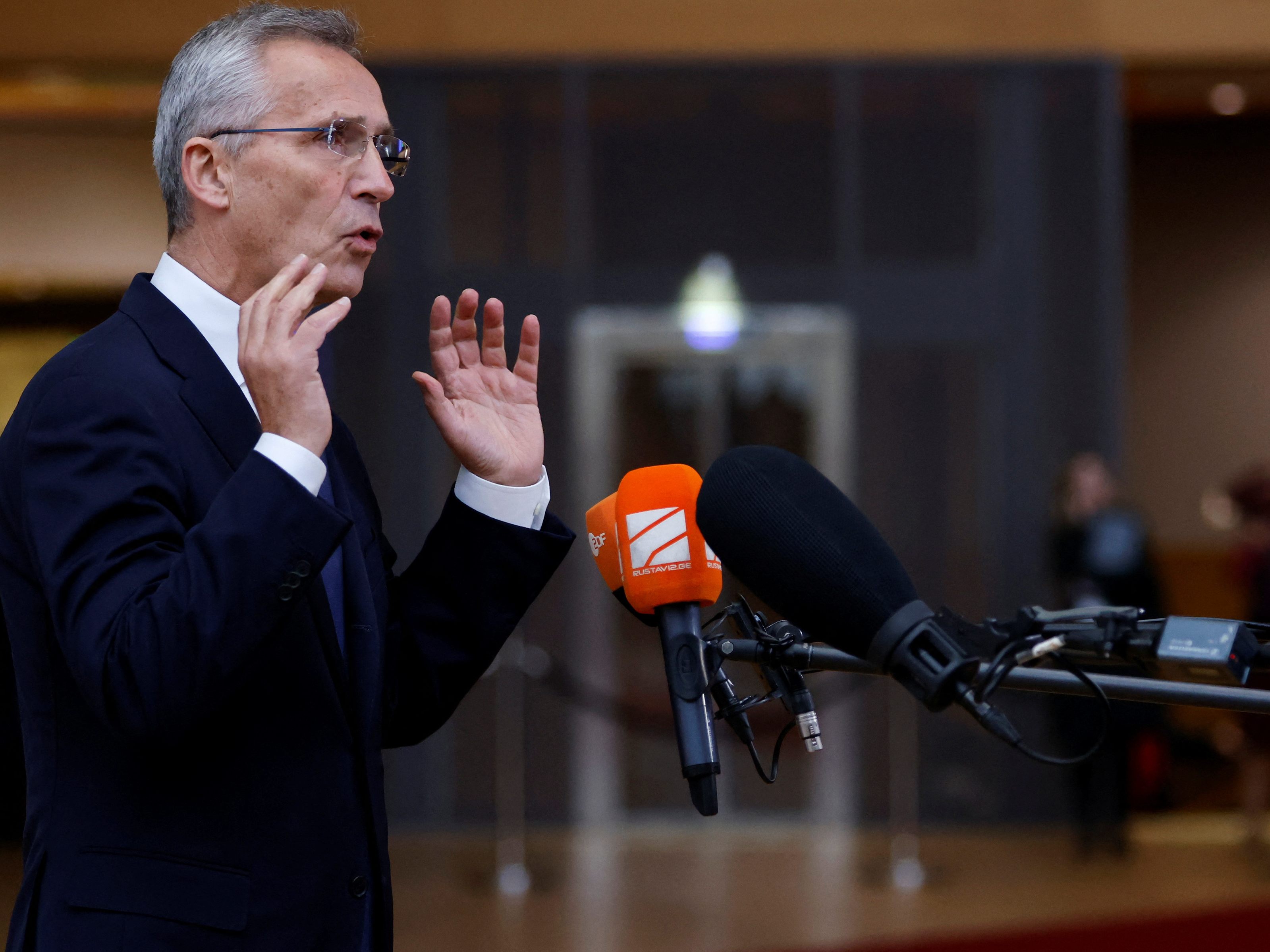 NATO-Generalsekretär Jens Stoltenberg wird die dringende NATO-Sitzung leiten. NATO-Generalsekretär Jens Stoltenberg wird die dringende NATO-Sitzung leiten.