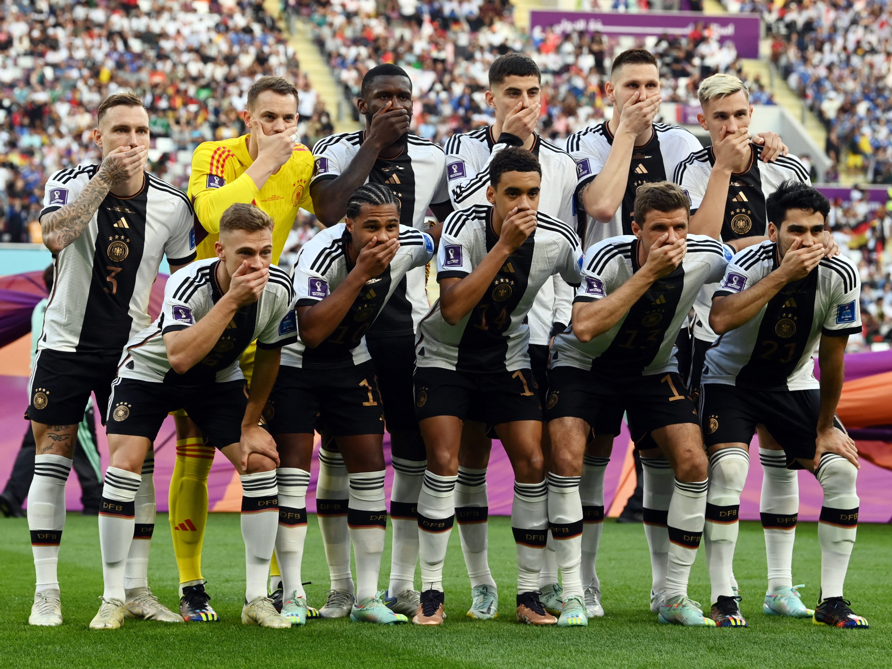 Das DFB-Team setzt vor dem WM-Spiel gegen Japan ein Zeichen gegen die FIFA.