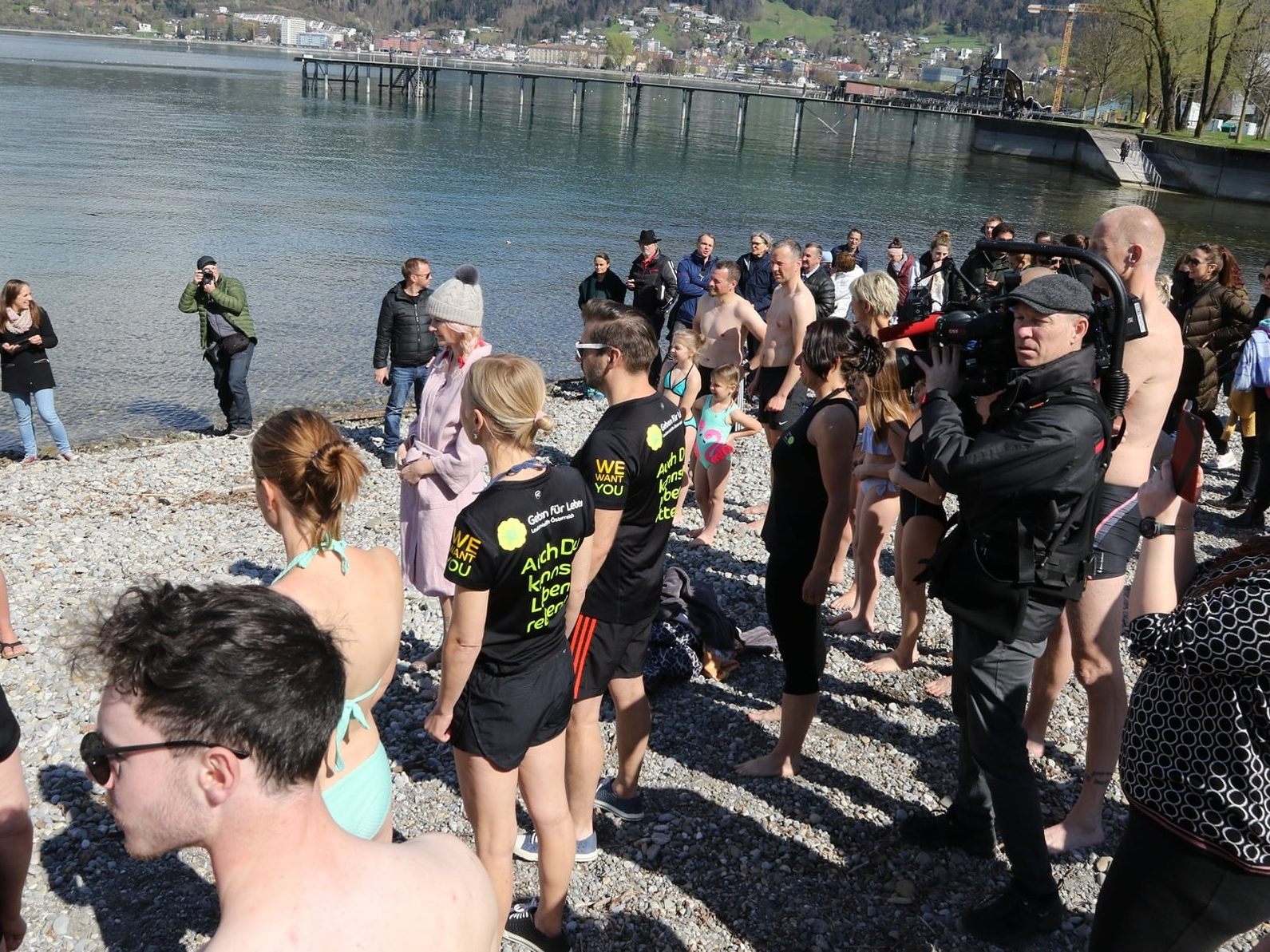 Sprung ins kalte Wasser für "Geben für Leben".