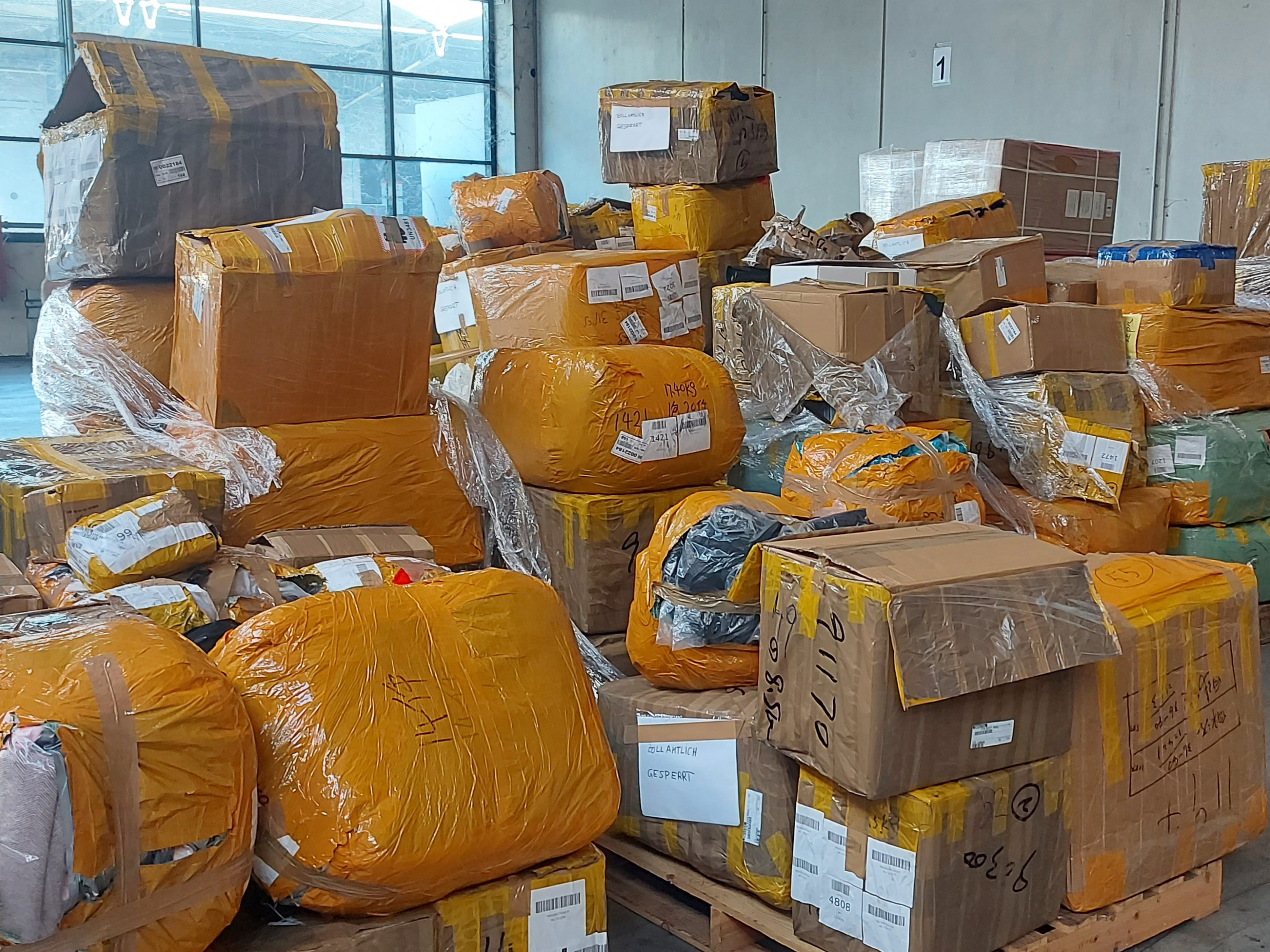 Produktpiraterie getarnt als "Hilfsleistung Ukraine". Produktpiraterie getarnt als "Hilfsleistung Ukraine".