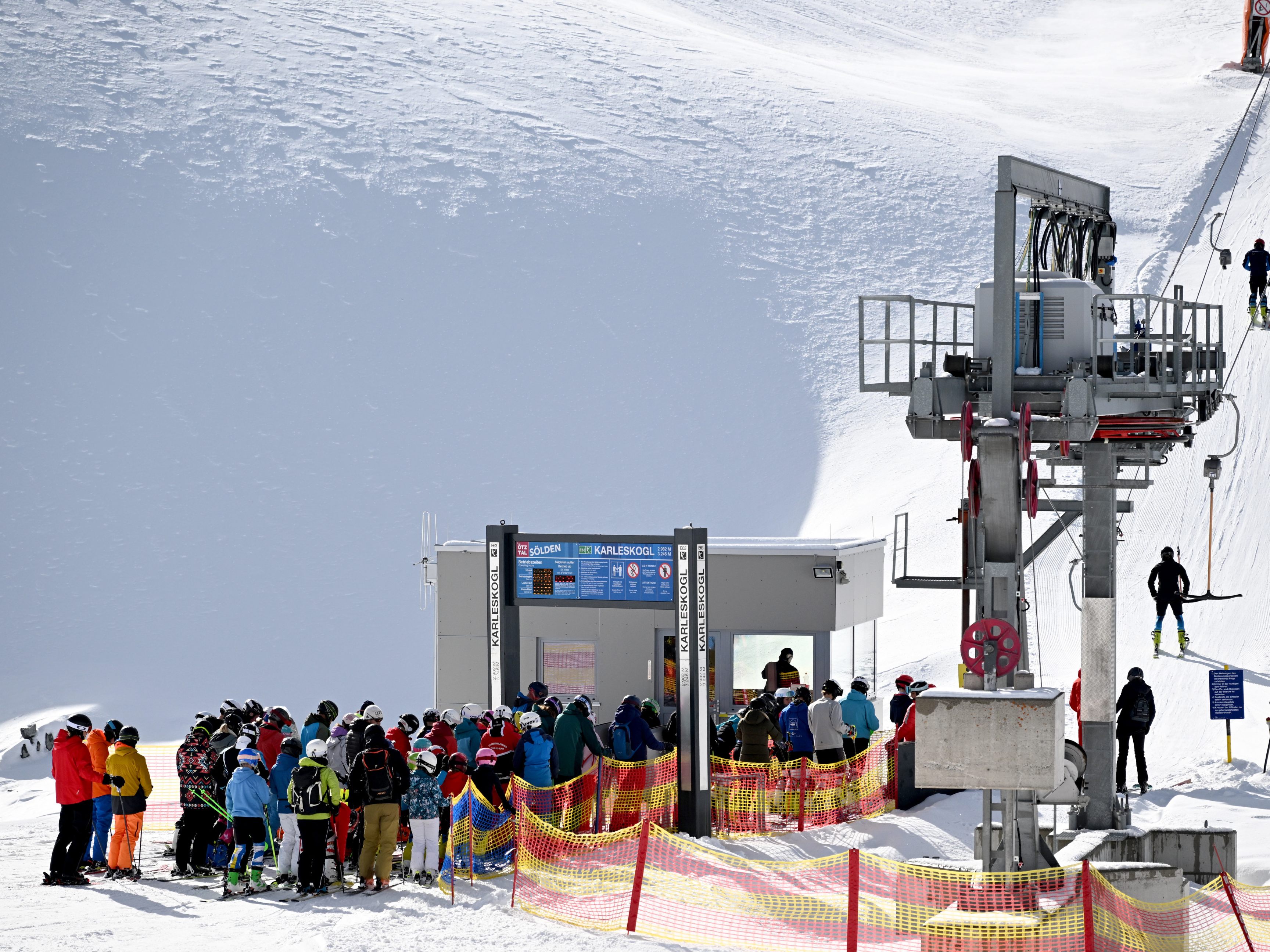 Der VKI bekämpft erfolgreich eine deutsche Skiversicherung.