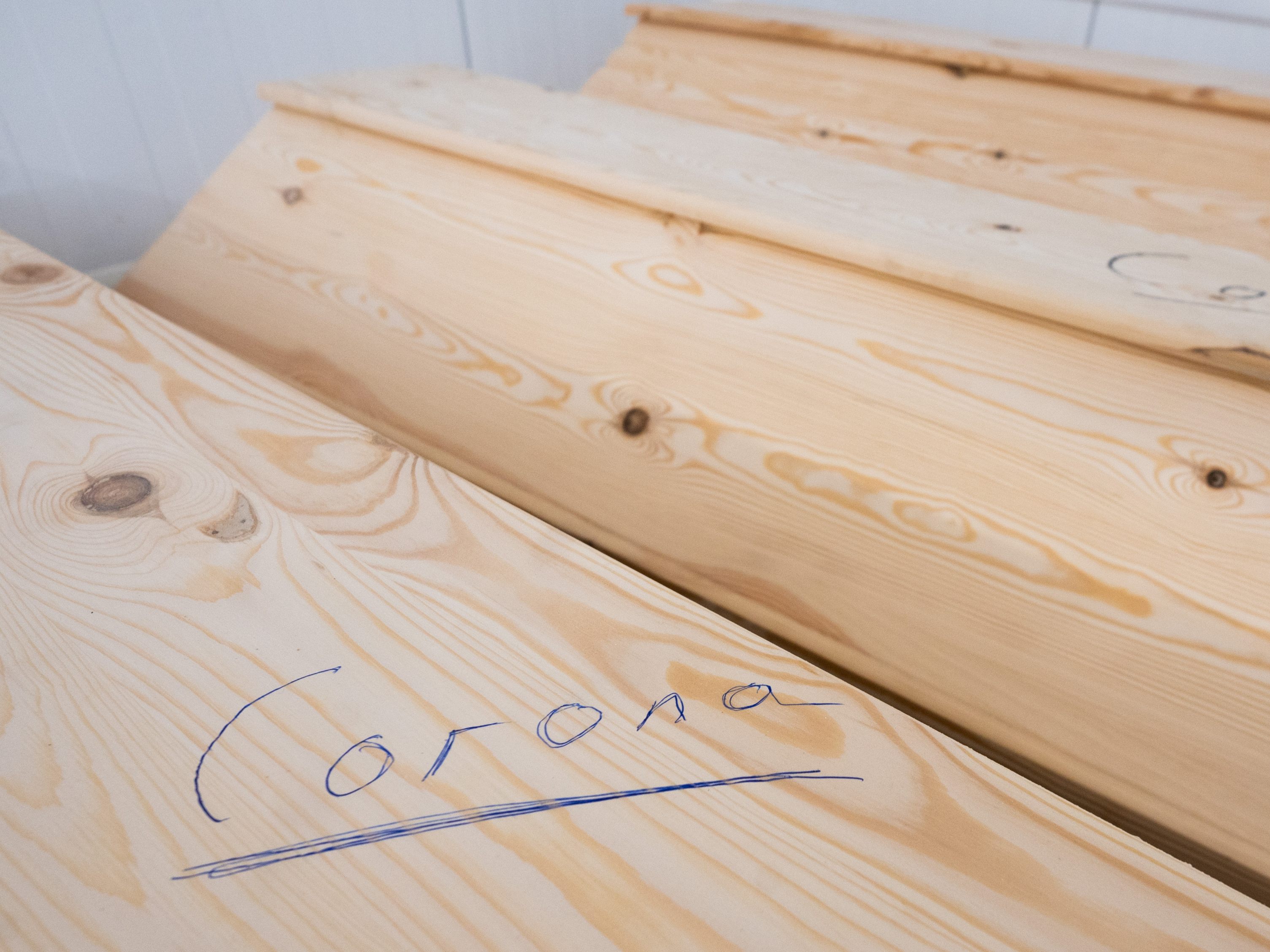 Die Zahl der Corona-Toten ist im vergleich zum vergangenen Winter gesunken. Die Zahl der Corona-Toten ist im vergleich zum vergangenen Winter gesunken.