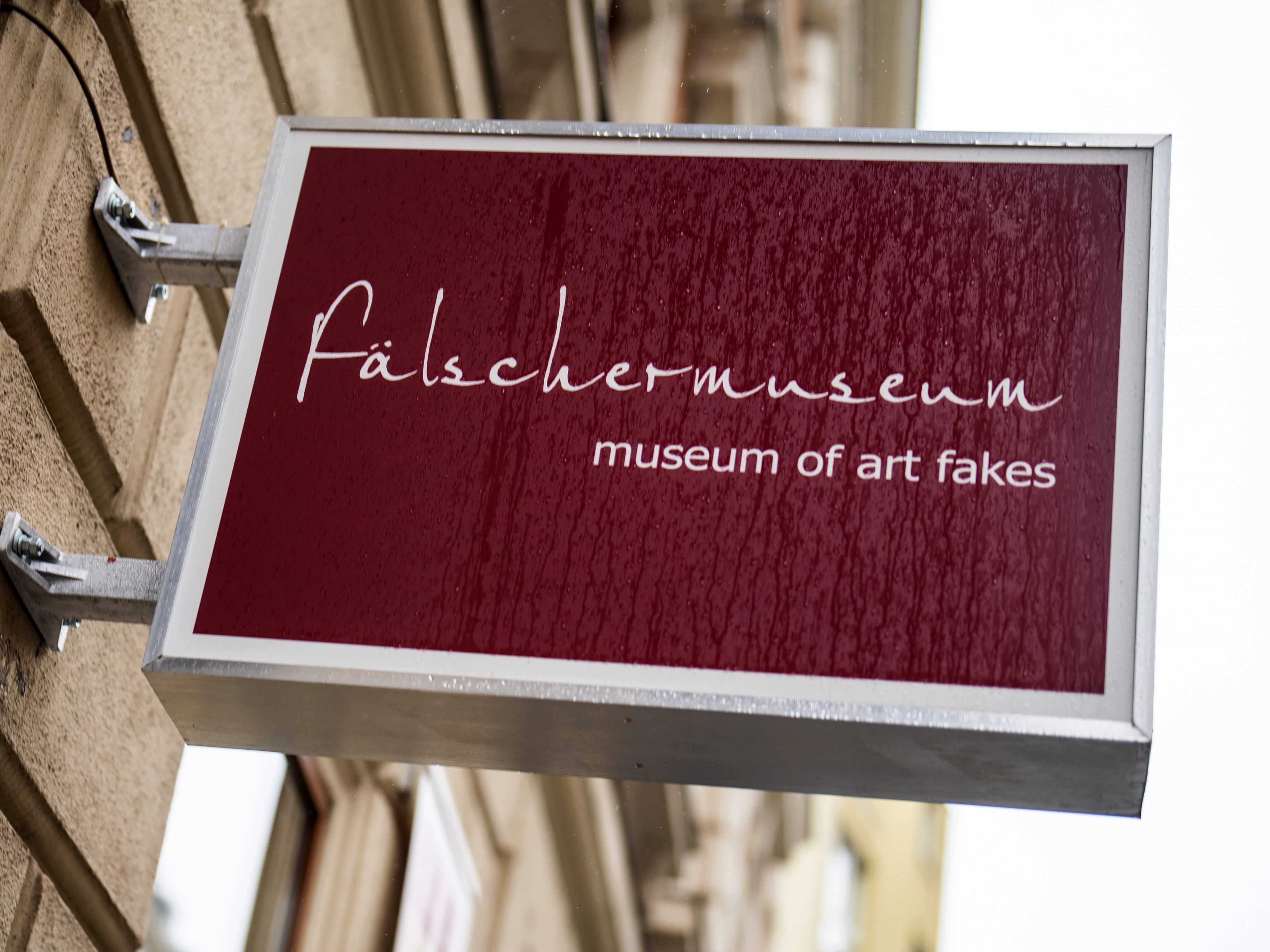 Das Wiener Fälschermuseum interessiert sich für André Hellers Basquiat-Rahmen.
