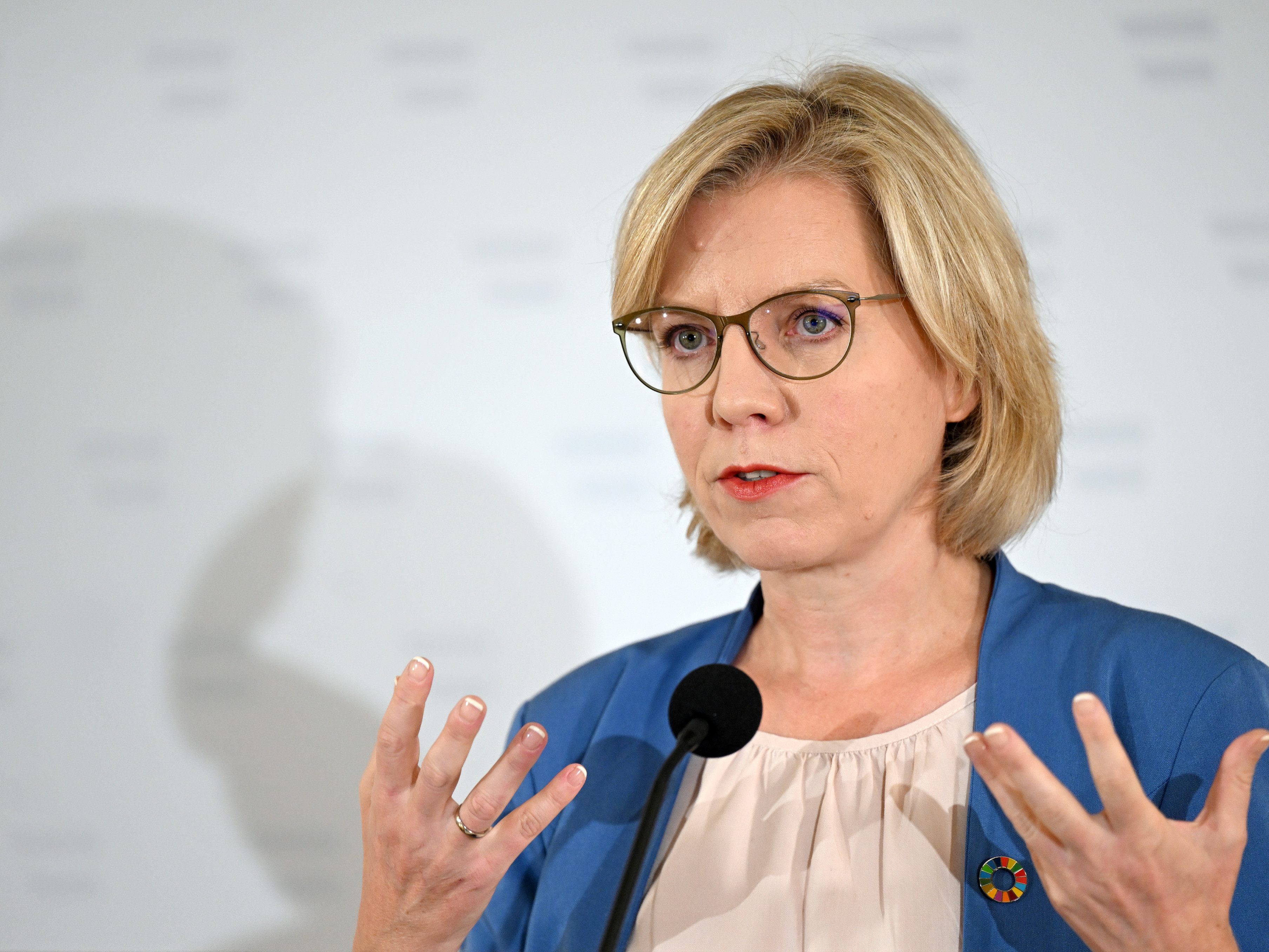 Vor Abflug zu Weltklimakonferenz: Gewessler strich Bedeutung von Veranstaltung hervor. Vor Abflug zu Weltklimakonferenz: Gewessler strich Bedeutung von Veranstaltung hervor.
