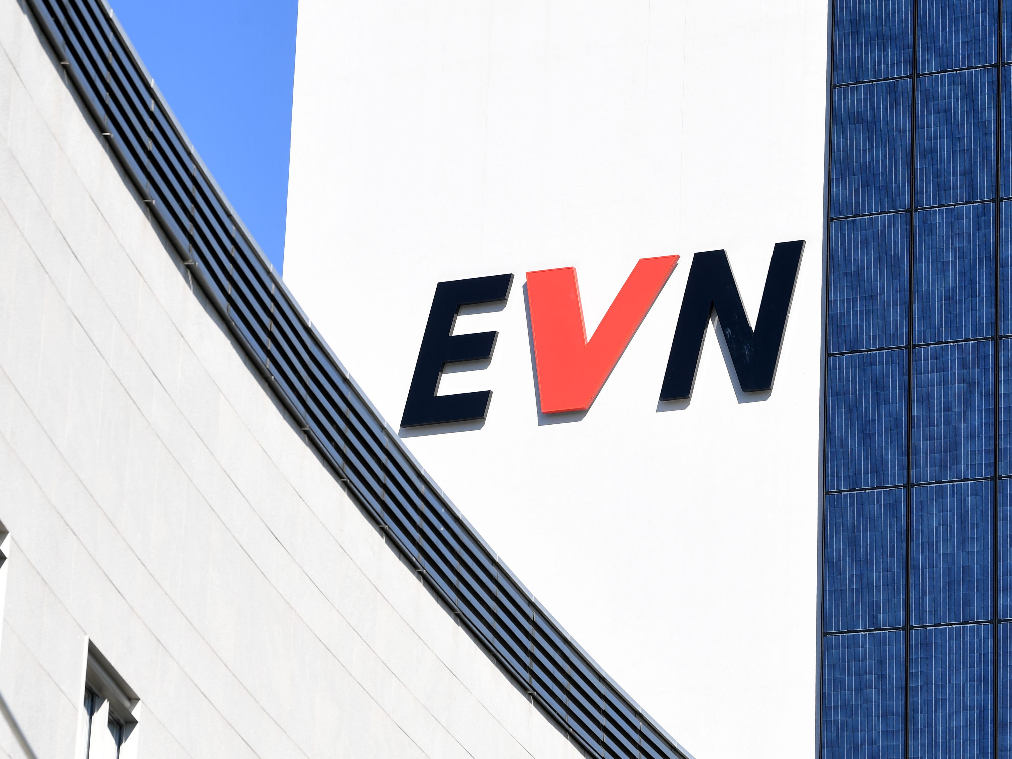 Die niederösterreichischen Grünen zeigen die EVN an.