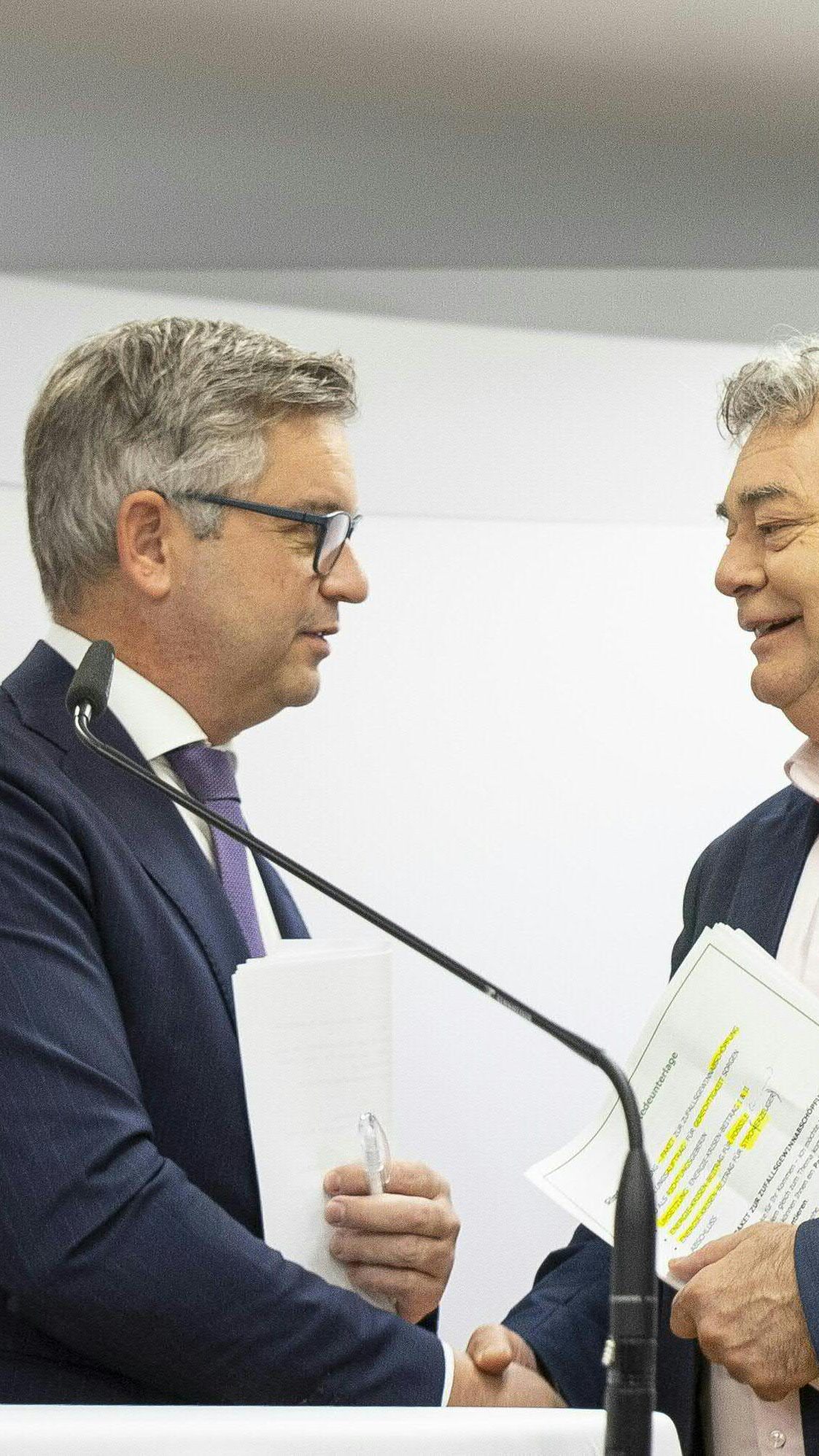 Gewinnabschöpfung: Kritik von Opposition, AK, ÖGB und Umweltschützern.