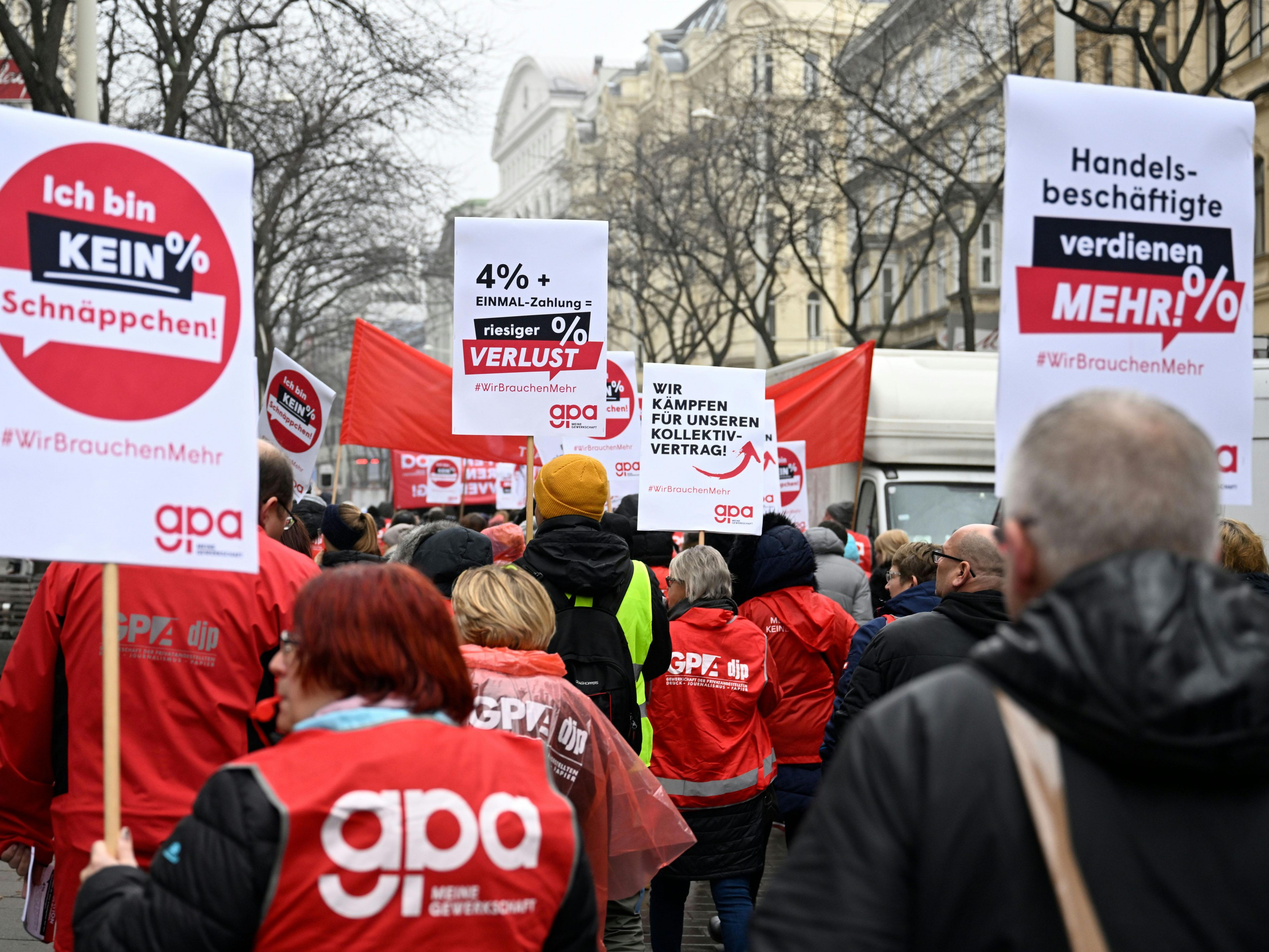 Gehaltsverhandlungen für 430.000 Beschäftigte im Handel gehen weiter.