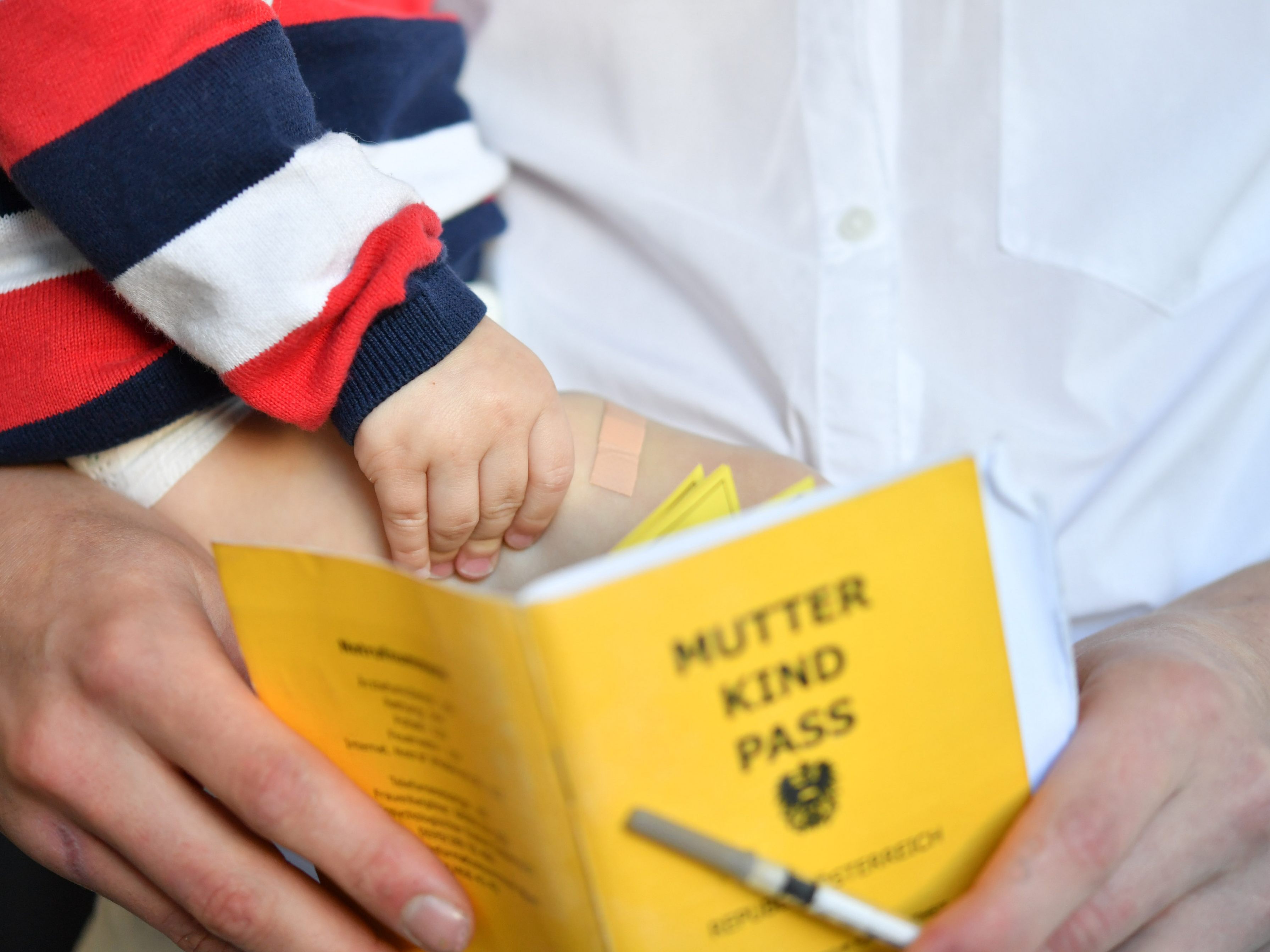 Bei den Verhandlungen der Sozialversicherungen mit der Ärztekammer über den Eltern-Kind-Pass kommen Probleme auf.