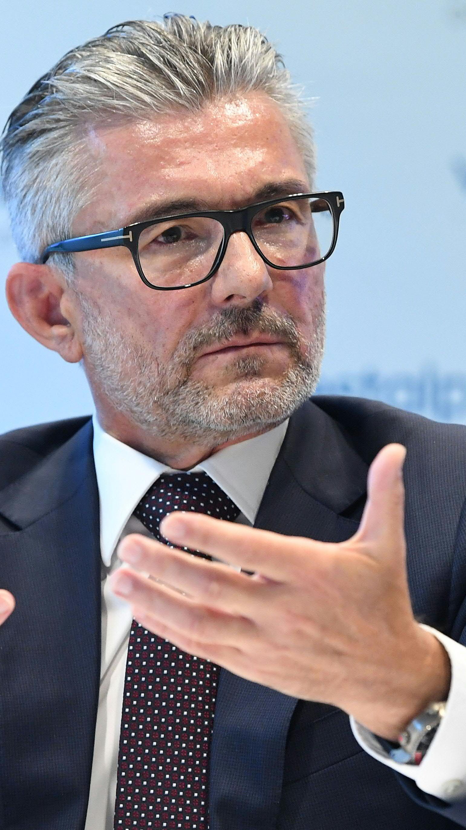 Für Voest-Chef Herbert Eibensteiner kommen die Hilfen für Firmen zu langsam.