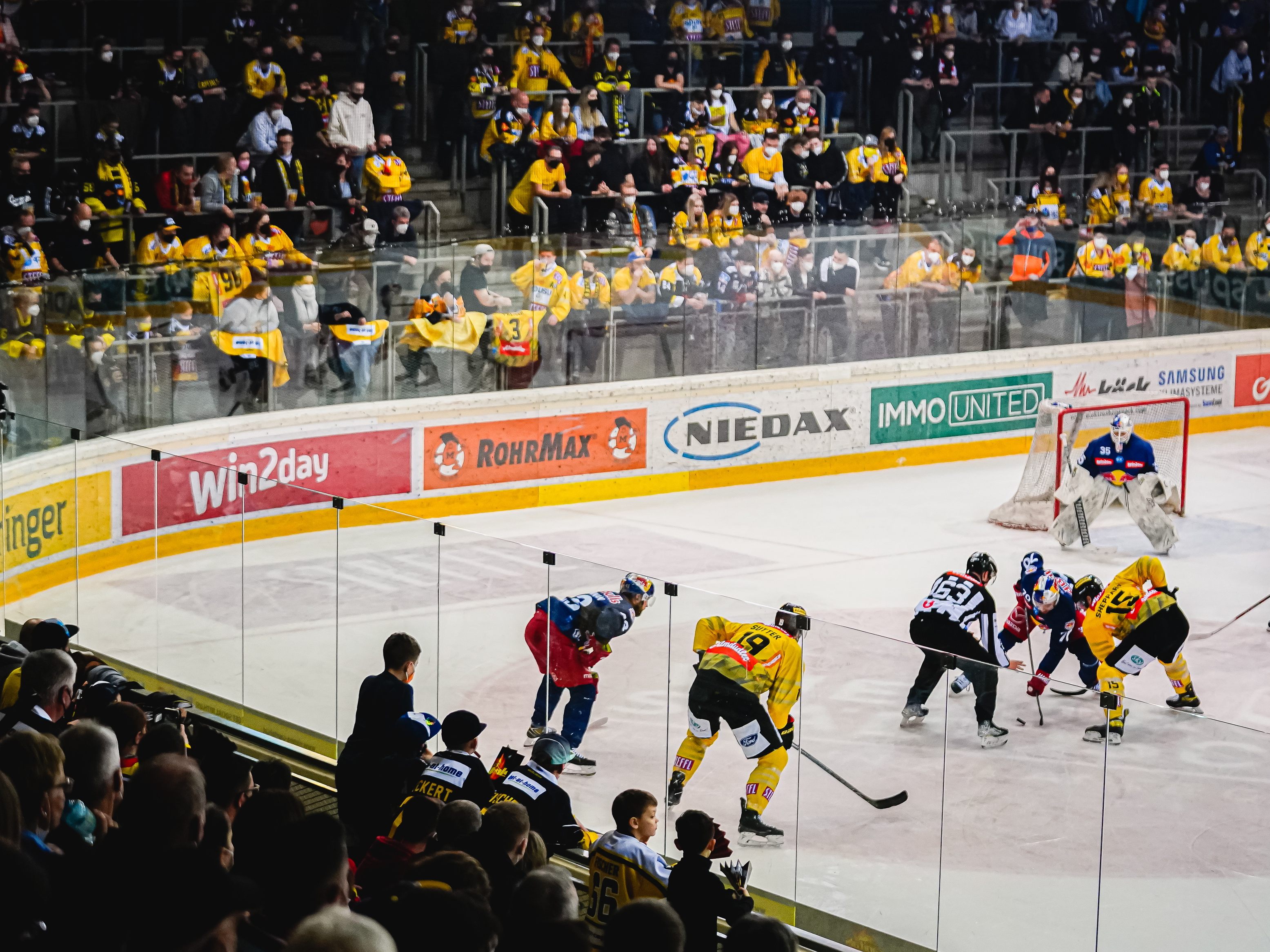 Die Vienna Capitals sind am Sonntag in Villach zu sehen. Im Bild: Die Caps bei einem Spiel in Wien. Die Vienna Capitals sind am Sonntag in Villach zu sehen. Im Bild: Die Caps bei einem Spiel in Wien.