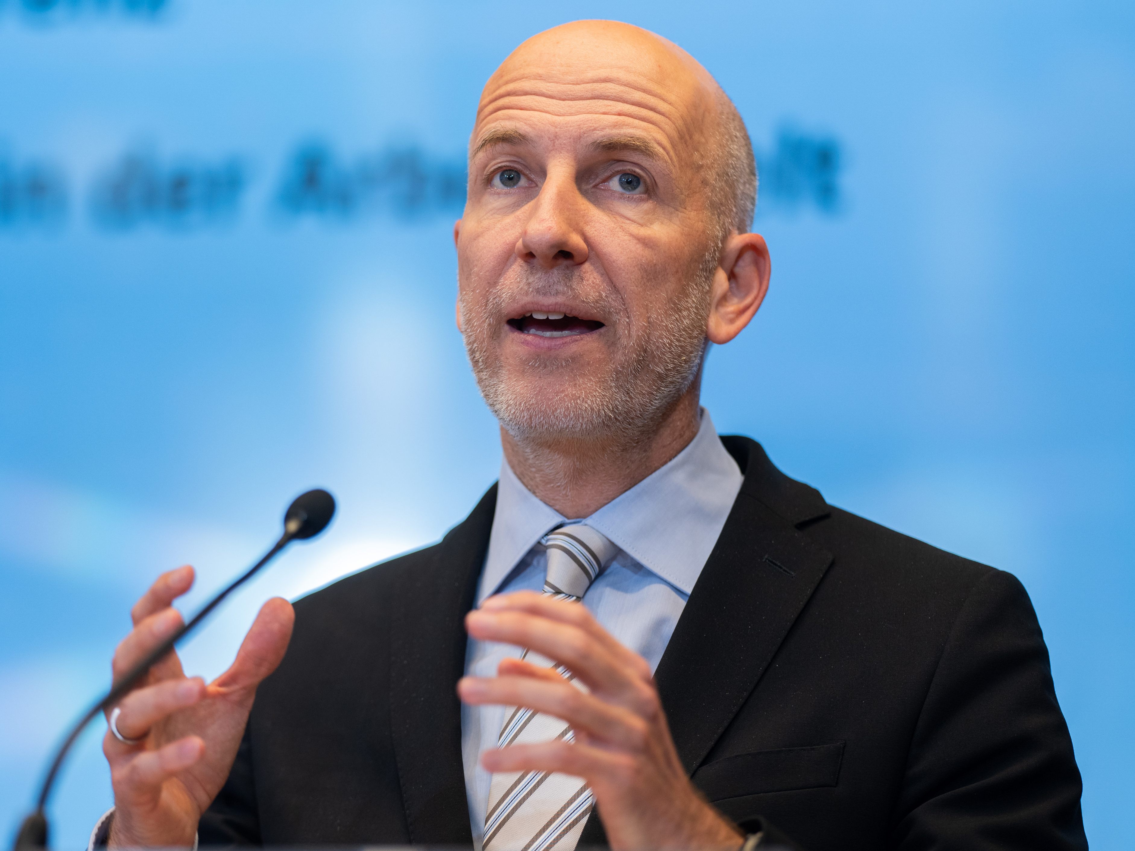 Laut Wirtschaftsminister Martin Kocher soll der Energiekostenzuschuss die steigenden Preise abfedern.