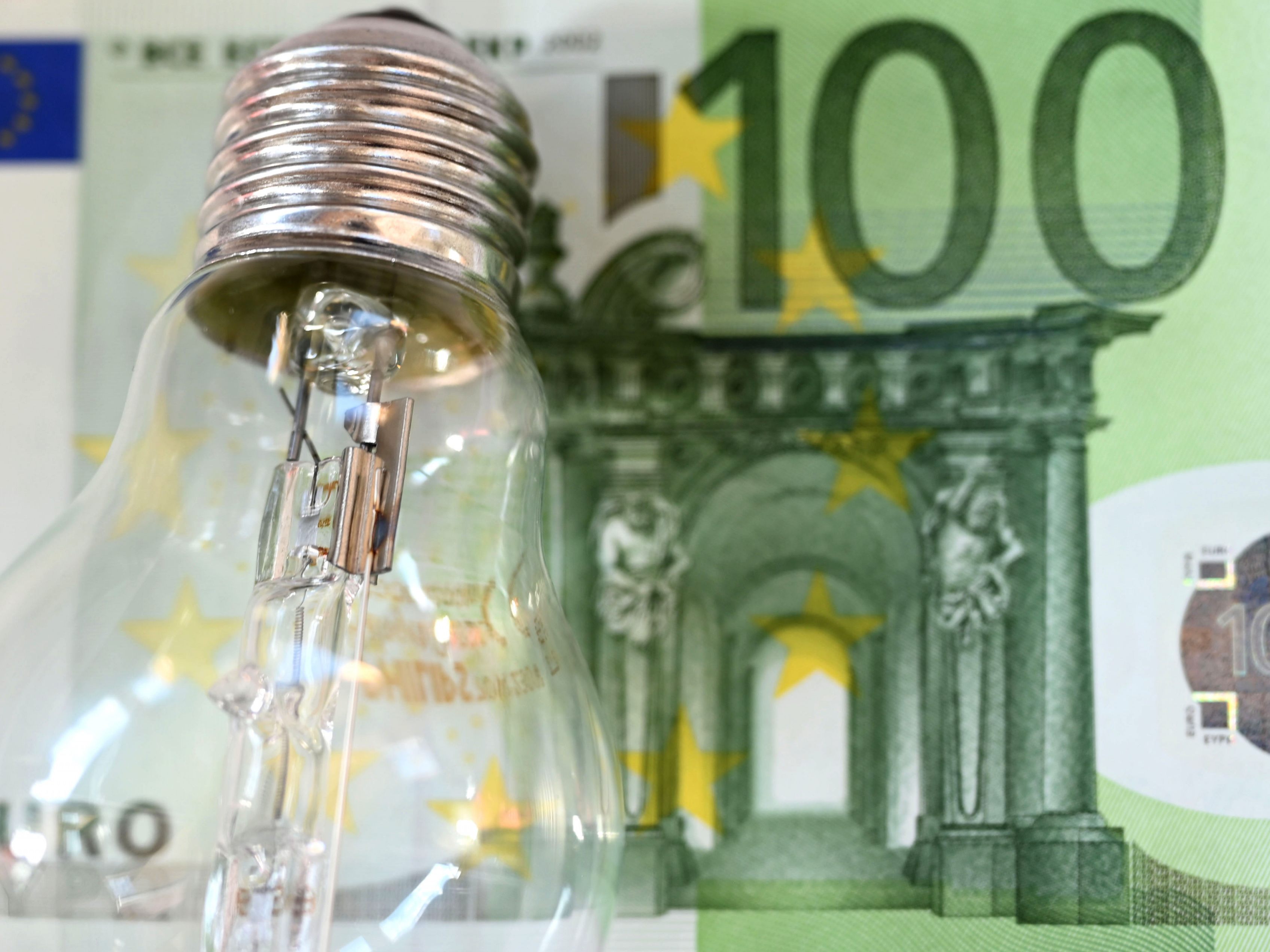 DIe Europäische Zentralbank will den Handel mit Strom und Gas von Energieunternehmen genauer untersuchen.
