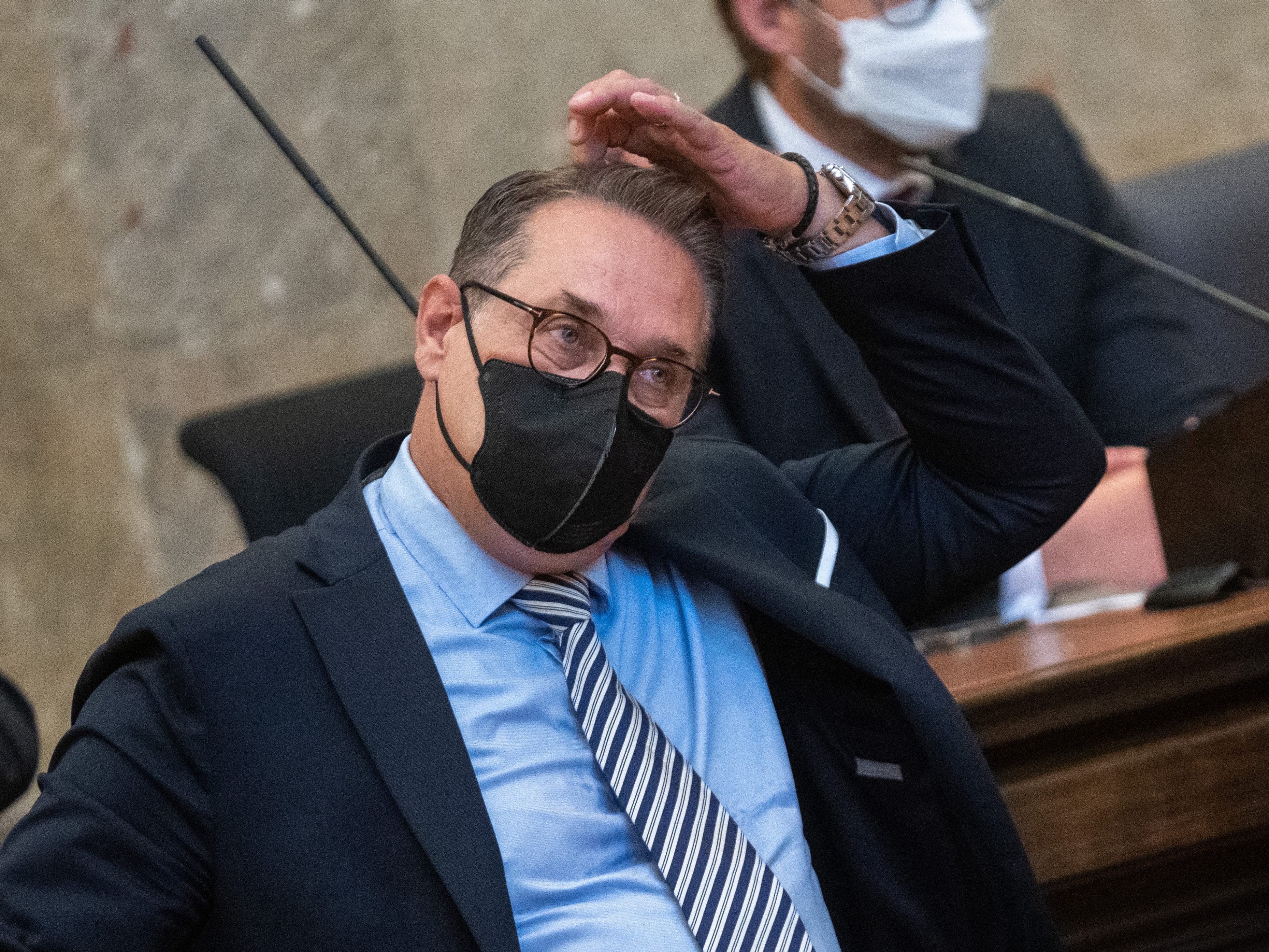 Heinz-Christian Strache spricht über die Umfärbung des ORF bei PULS24. Heinz-Christian Strache spricht über die Umfärbung des ORF bei PULS24.