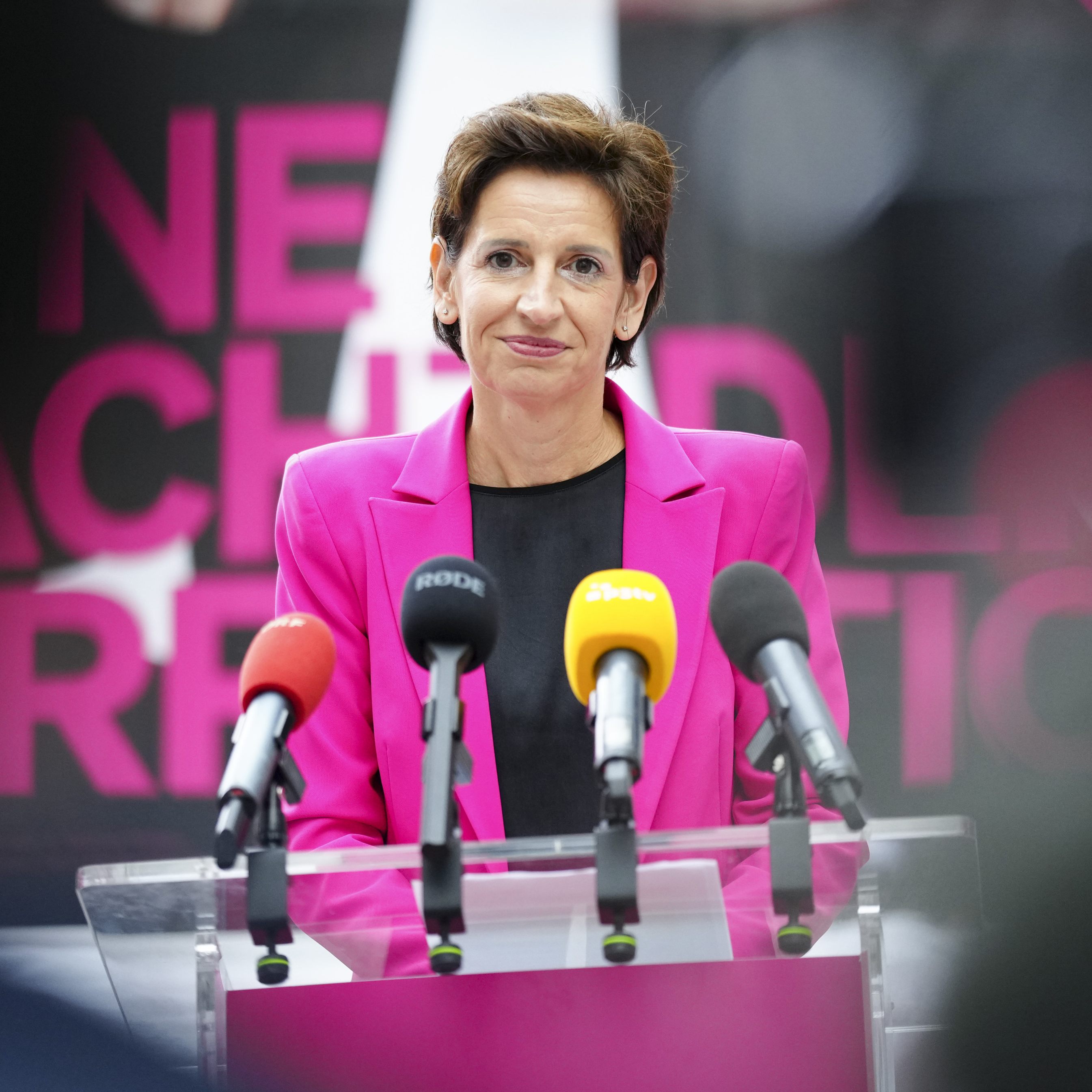 Die NEOS Niederösterreich, angeführt von Indra Collini, legten am Mittwoch einen "Plan für saubere Politik" vor der NÖ-Wahl vor.