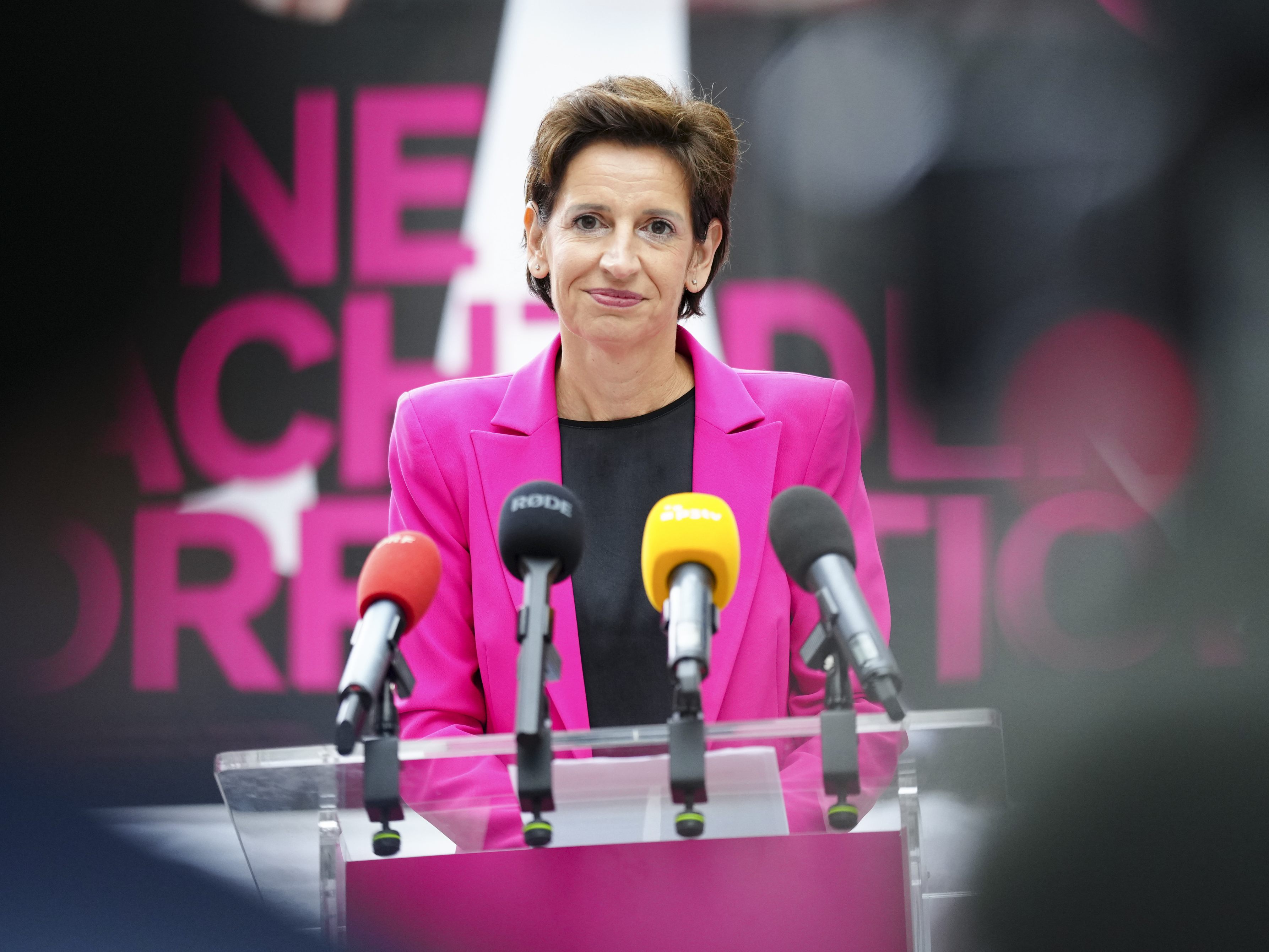 Die NEOS Niederösterreich, angeführt von Indra Collini, legten am Mittwoch einen "Plan für saubere Politik" vor der NÖ-Wahl vor.