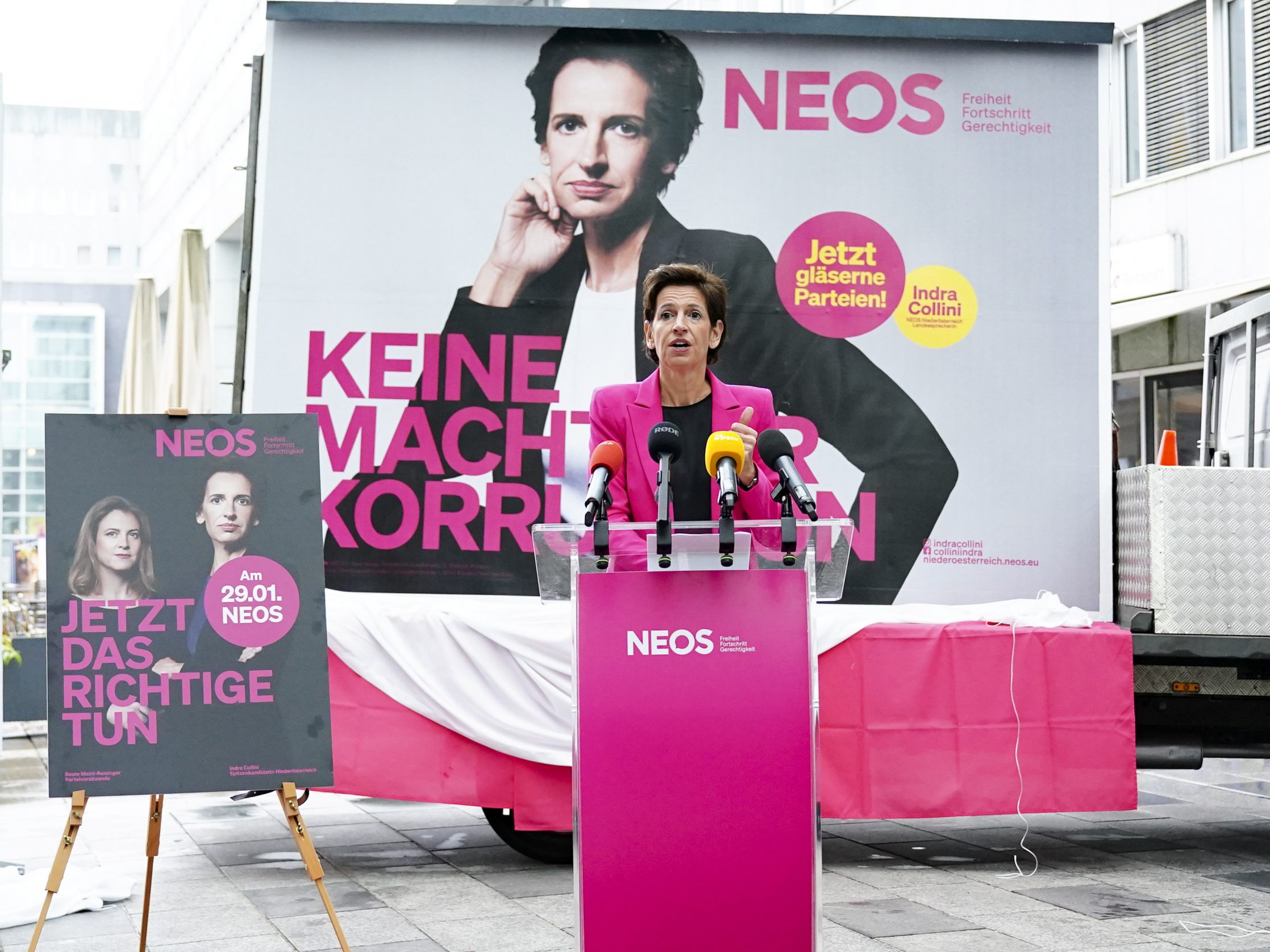 Die NEOS bauen bei ihren Plakaten für die NÖ-Wahl auf Spitzenkandidatin Collini. Die NEOS bauen bei ihren Plakaten für die NÖ-Wahl auf Spitzenkandidatin Collini.
