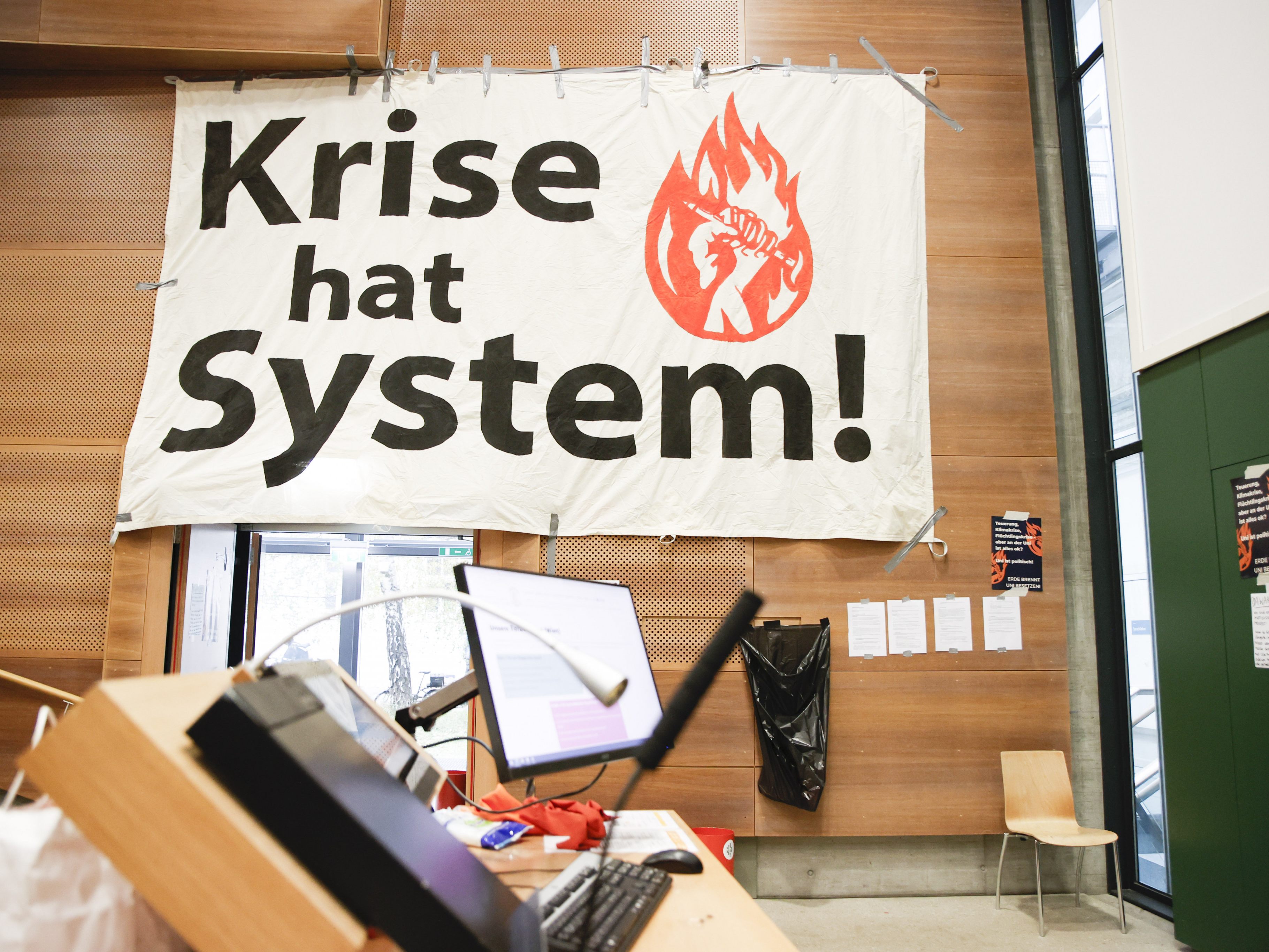 Klimaaktivisten besetzten auch Hörsaal an der Boku Wien. Klimaaktivisten besetzten auch Hörsaal an der Boku Wien.