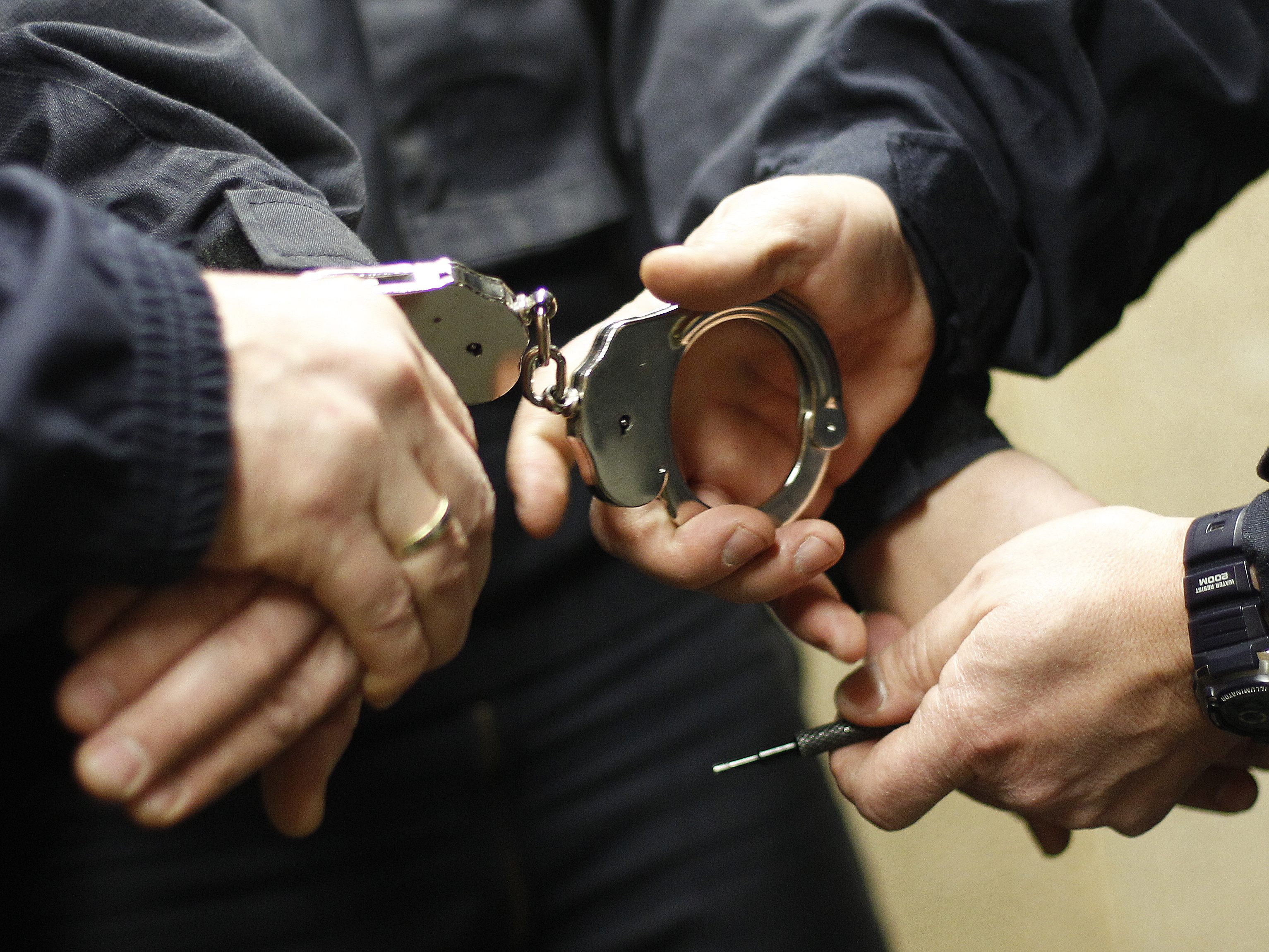 Weil er sein Baby in NÖ lebensbedrohlich verletzt haben soll, ist der Vater in U-Haft genommen worden. Weil er sein Baby in NÖ lebensbedrohlich verletzt haben soll, ist der Vater in U-Haft genommen worden.