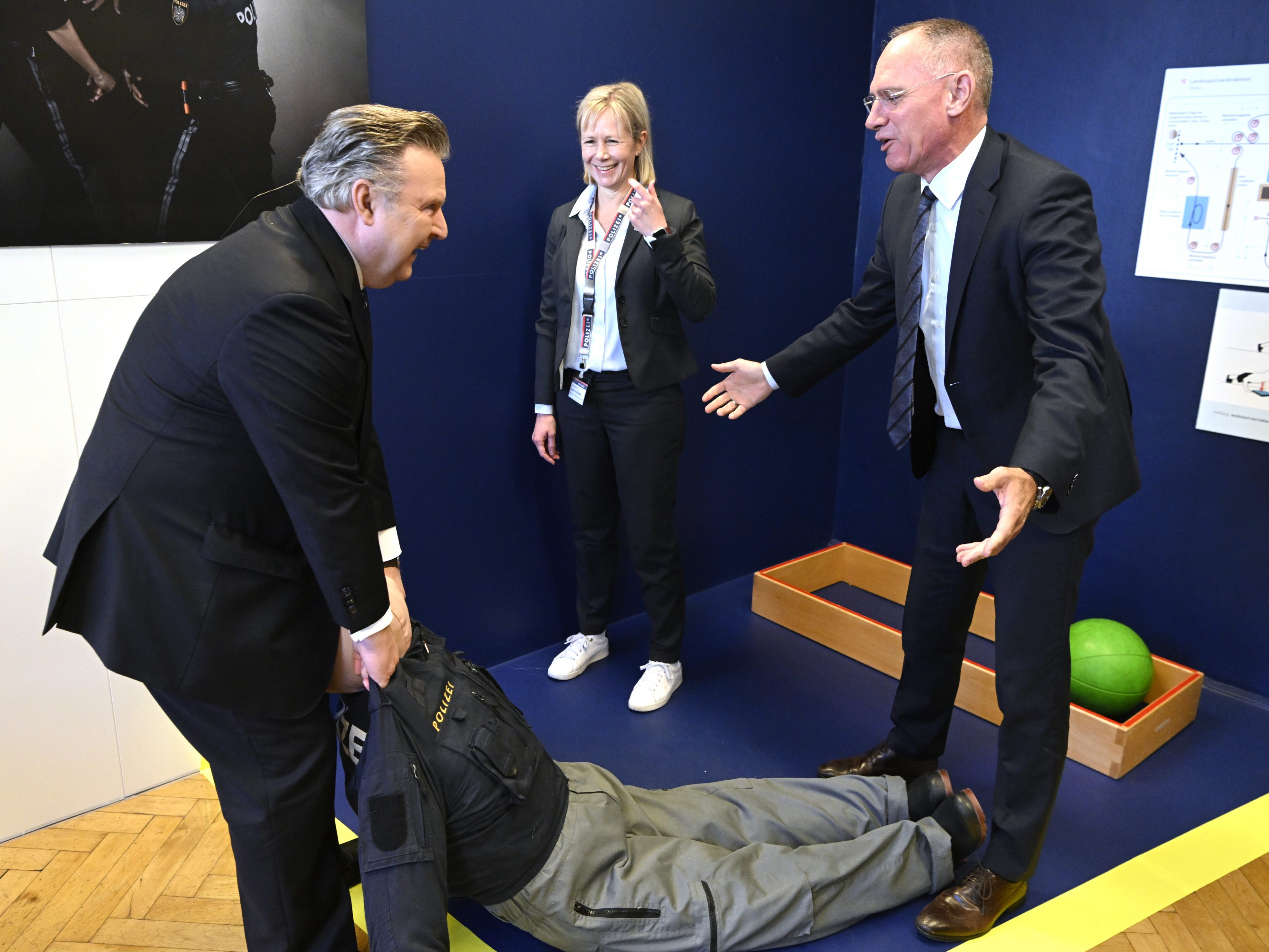 Mit einem Recruiting-Center in Wien-Leopoldstadt will die Polizei dem Personalmangel entgegenwirken. Mit einem Recruiting-Center in Wien-Leopoldstadt will die Polizei dem Personalmangel entgegenwirken.